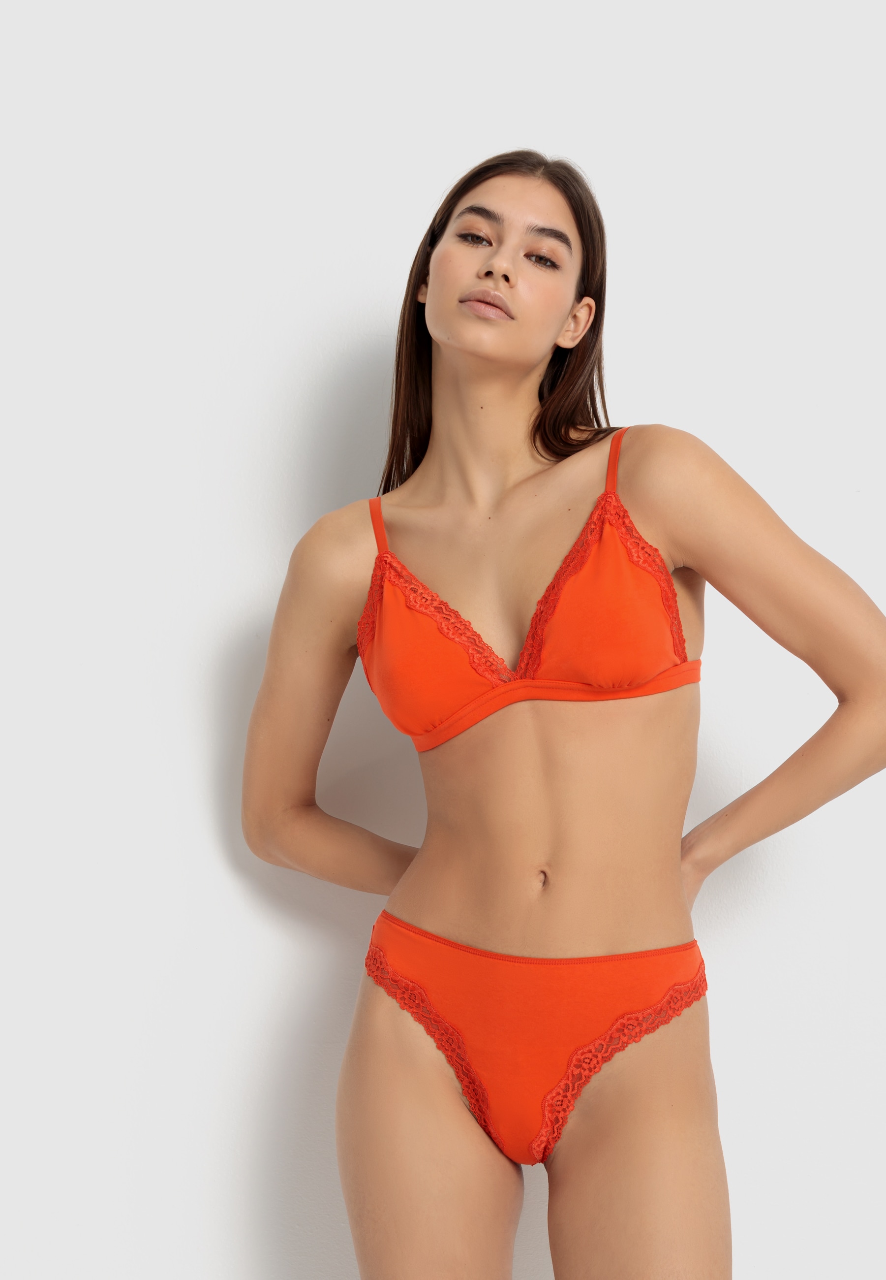 LSCN by LASCANA Bralette, mit zarter Spitzenkante von LSCN by LASCANA