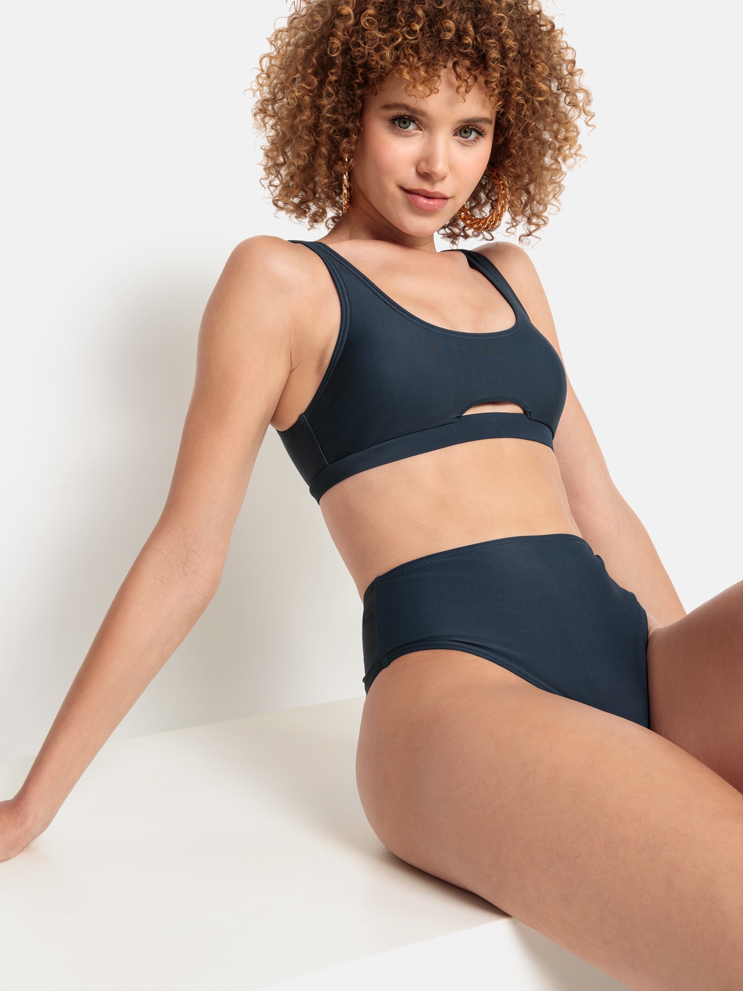 LSCN by LASCANA Bustier-Bikini-Top »Gina«, mit Cut-Out vorne LSCN by LASCANA Bustier-Bikini-Top »Gina«, mit Cut-Out vorne von LSCN by LASCANA