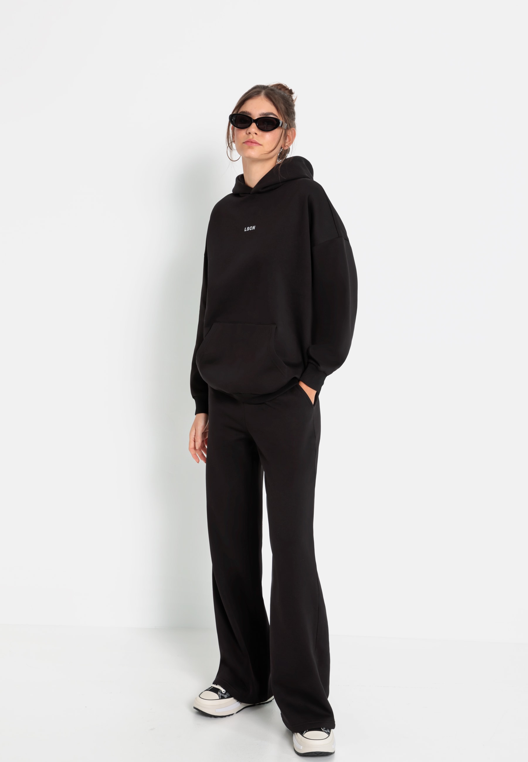LSCN by LASCANA Hoodie, mit aufgesetzter Kängurutasche LSCN by LASCANA Hoodie, mit aufgesetzter Kängurutasche von LSCN by LASCANA