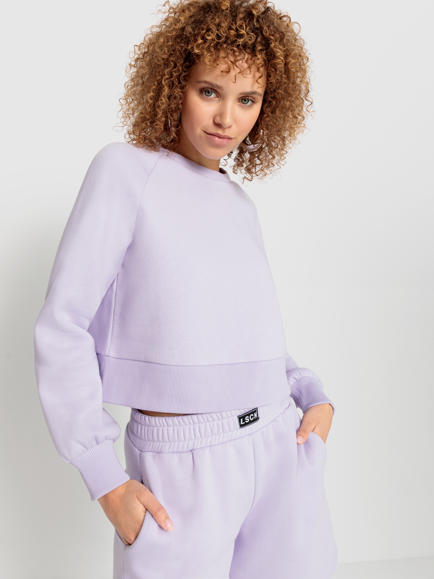 LSCN by LASCANA Sweatshirt, mit Ziernähten, Loungeanzug LSCN by LASCANA Sweatshirt, mit Ziernähten, Loungeanzug von LSCN by LASCANA