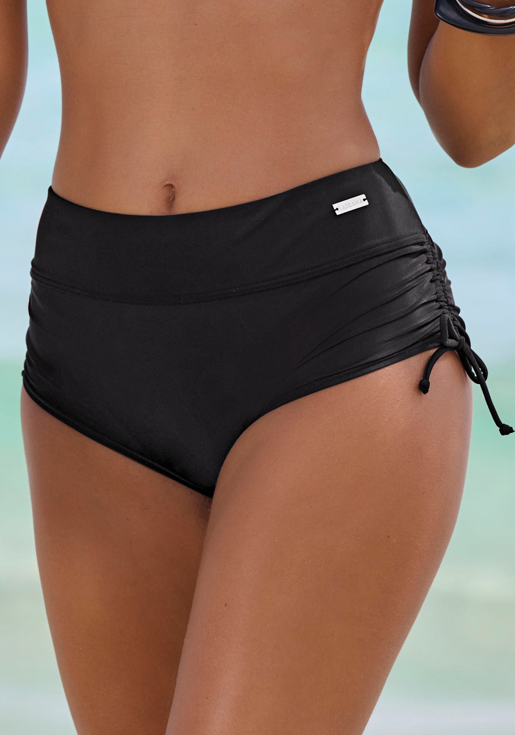 LASCANA Bikini-Hotpants, mit seitlicher Raffung von Lascana