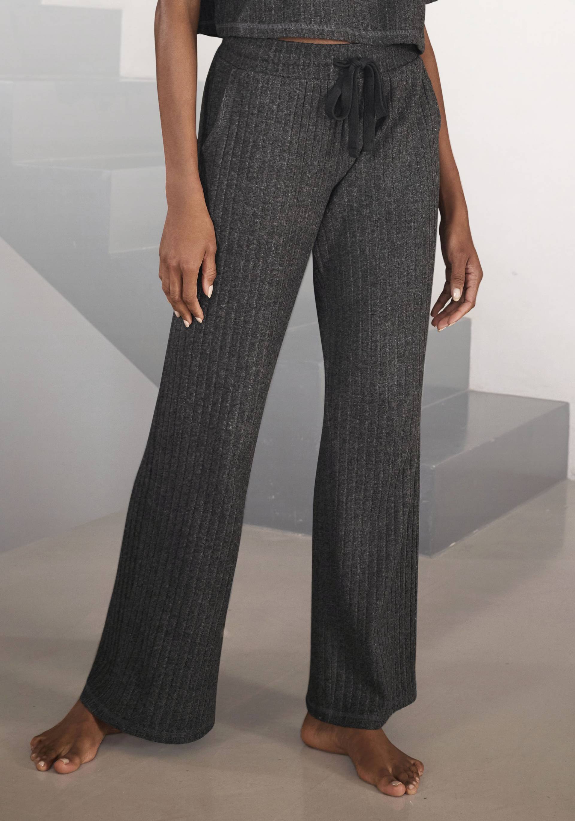 LASCANA Homewearhose »/ Loungehose/ Strickhose«, (1 tlg.), mit weitem Bein und seitlichen Taschen, Loungewear von Lascana