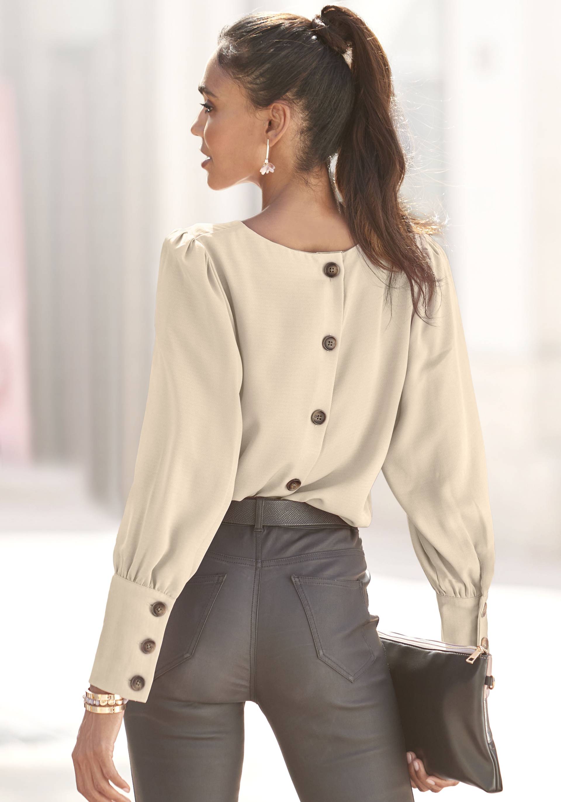 LASCANA Langarmbluse, mit Knopfleiste hinten, elegante Damenbluse, Business-Look LASCANA Langarmbluse, mit Knopfleiste hinten, elegante Damenbluse, Business-Look von Lascana
