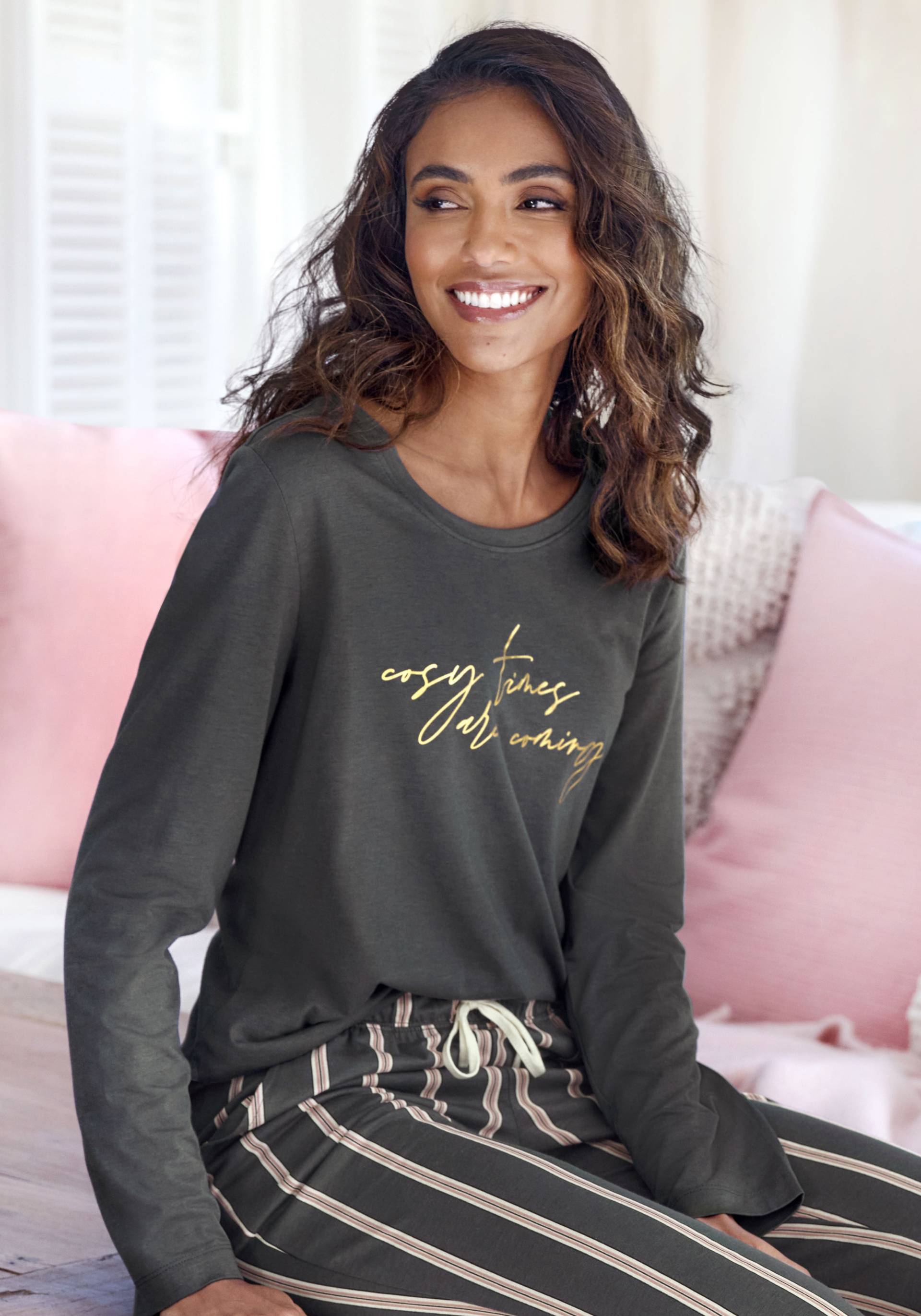 LASCANA Pyjamaoberteil, mit Folienprint LASCANA Pyjamaoberteil, mit Folienprint von Lascana