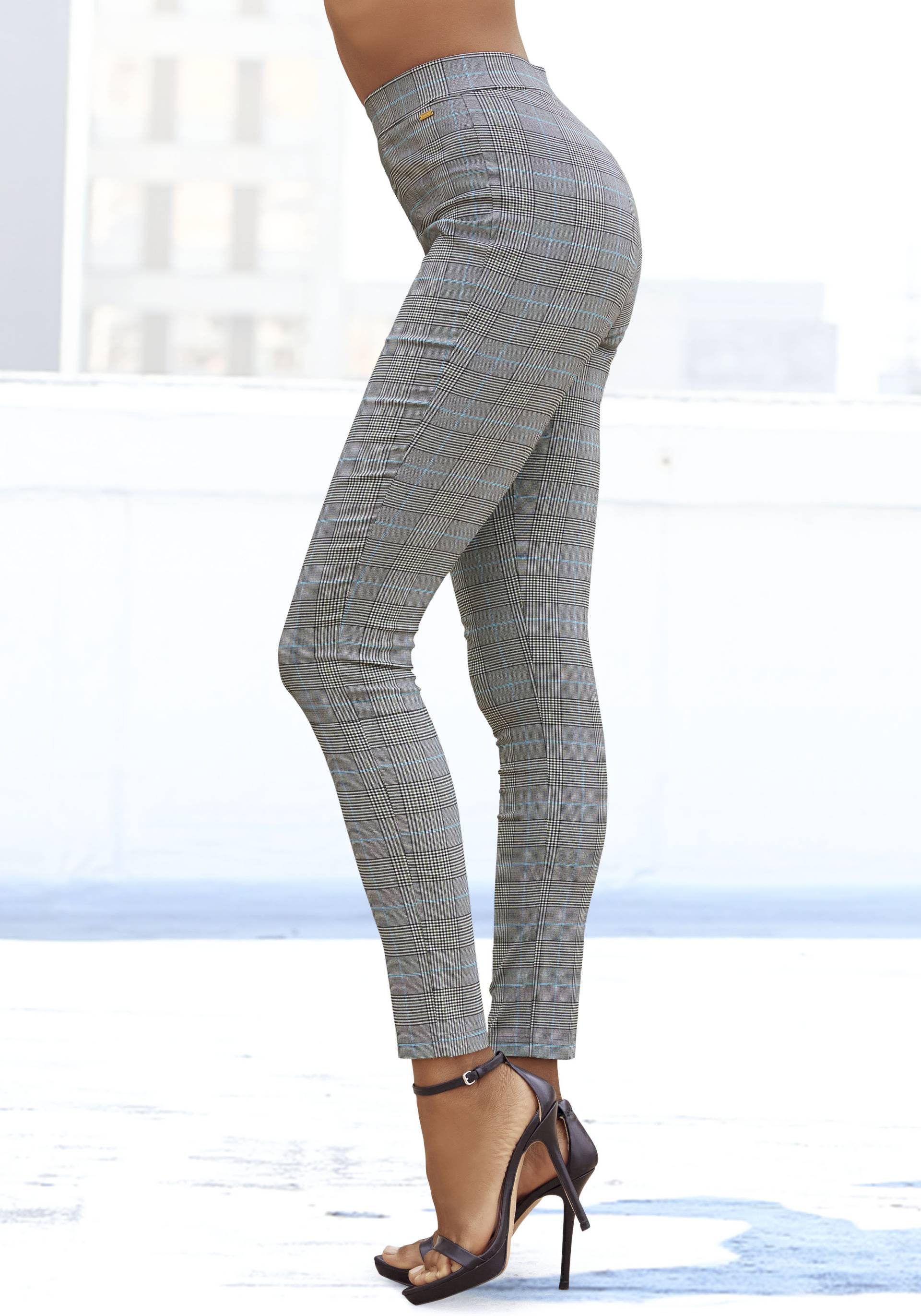 LASCANA Leggings, mit karierter Musterung LASCANA Leggings, mit karierter Musterung von Lascana