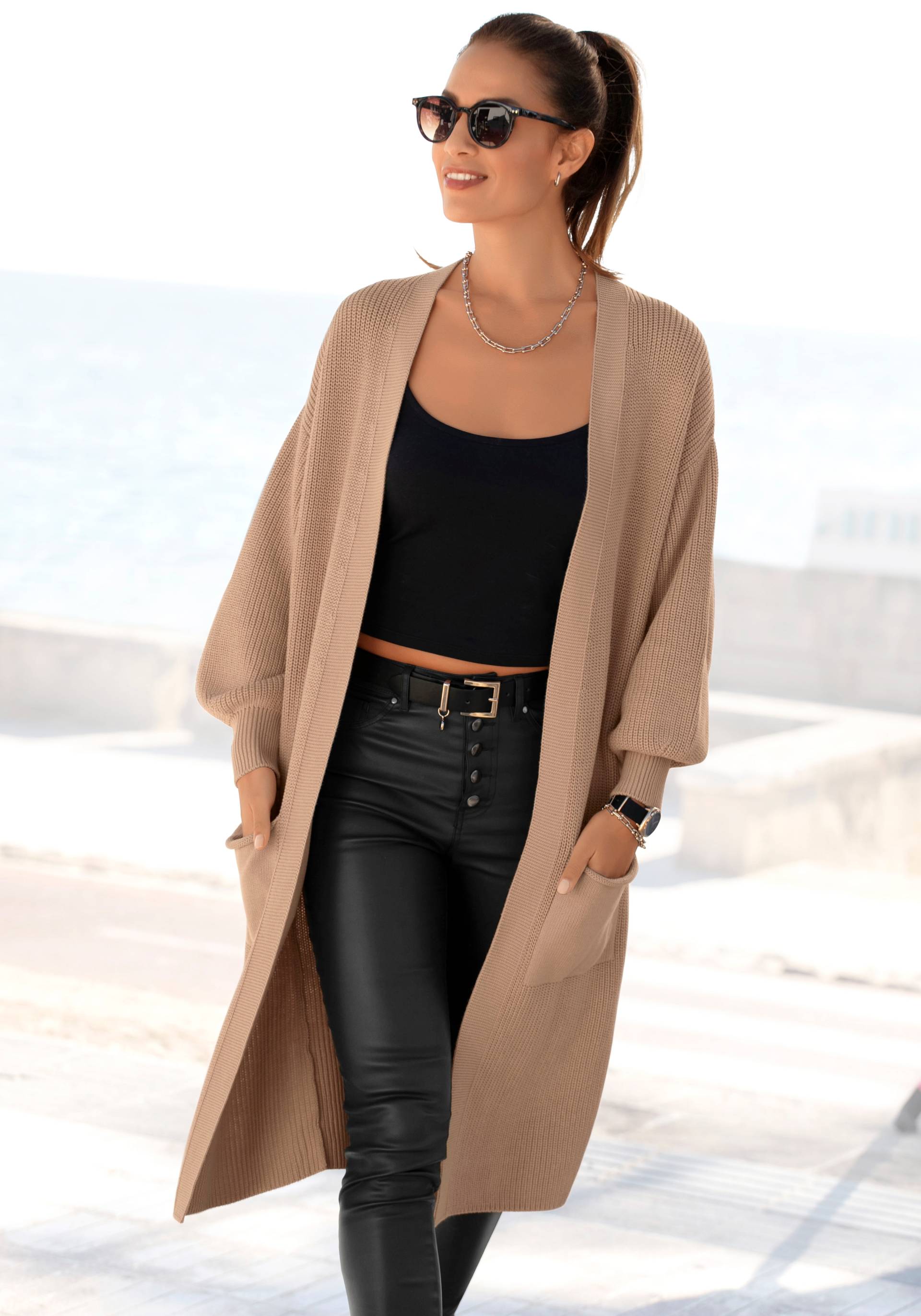 LASCANA Longstrickjacke, mit aufgesetzten Taschen LASCANA Longstrickjacke, mit aufgesetzten Taschen von Lascana