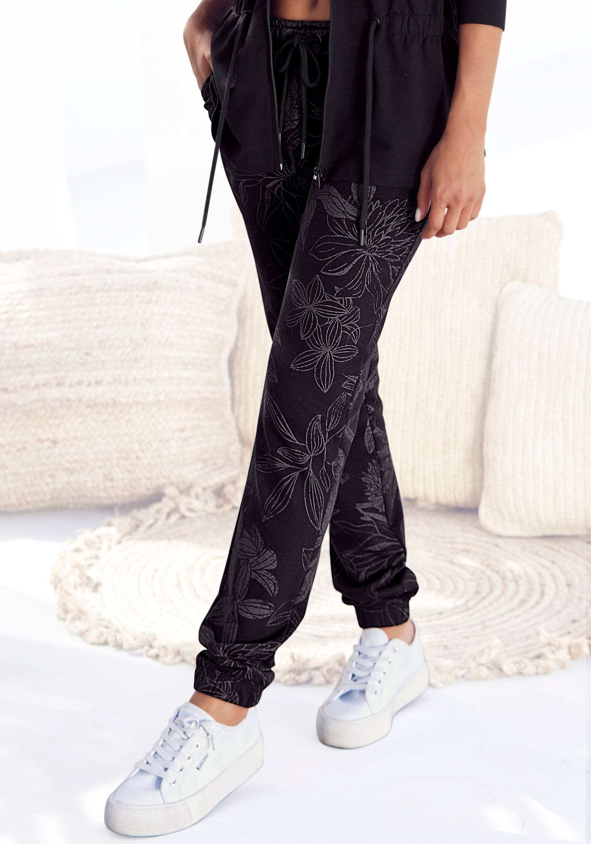 LASCANA Loungehose, mit floralem Alloverdruck, Loungeanzug von Lascana