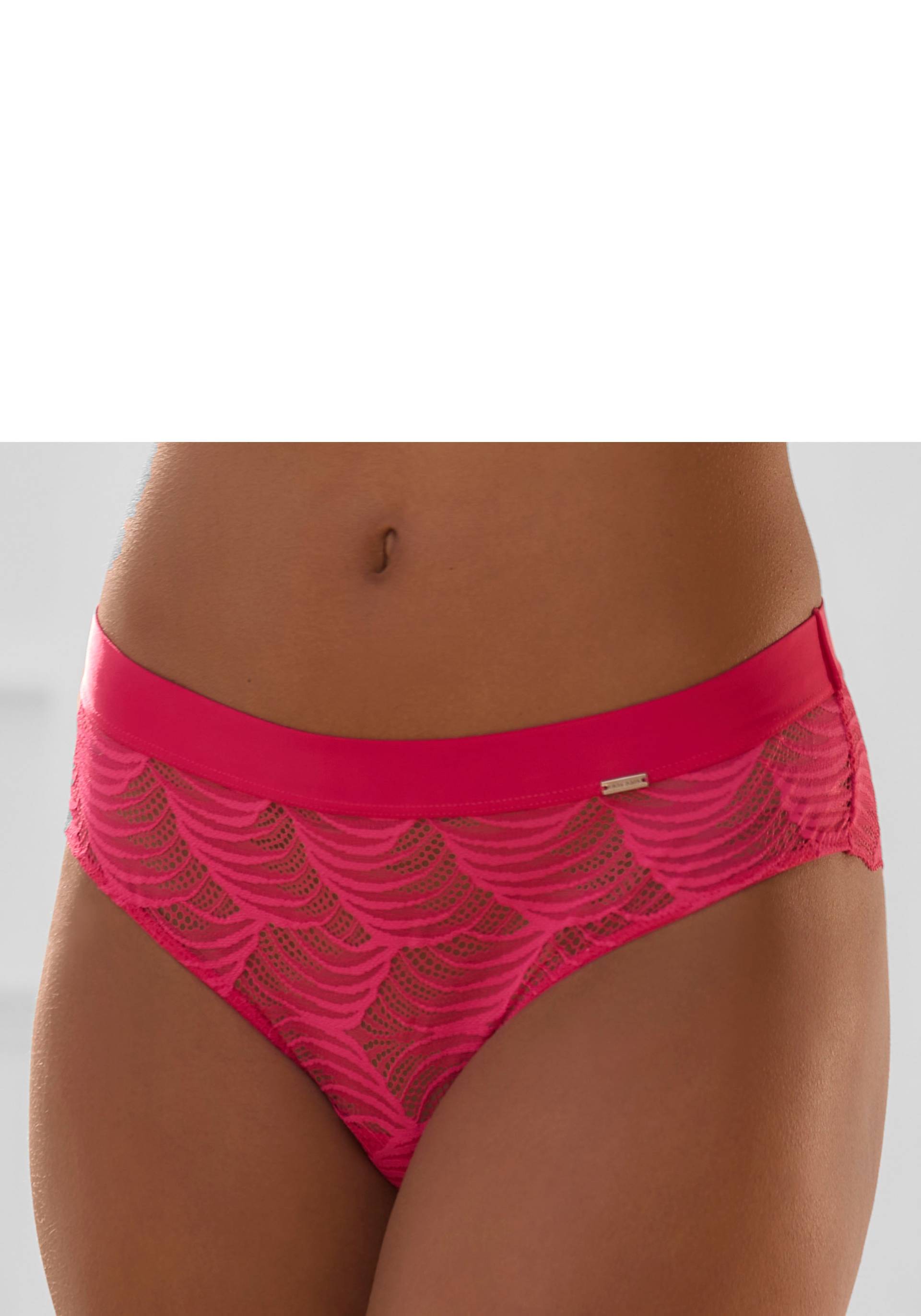 LASCANA Panty »Marla«, aus graphischer Spitze LASCANA Panty »Marla«, aus graphischer Spitze von Lascana