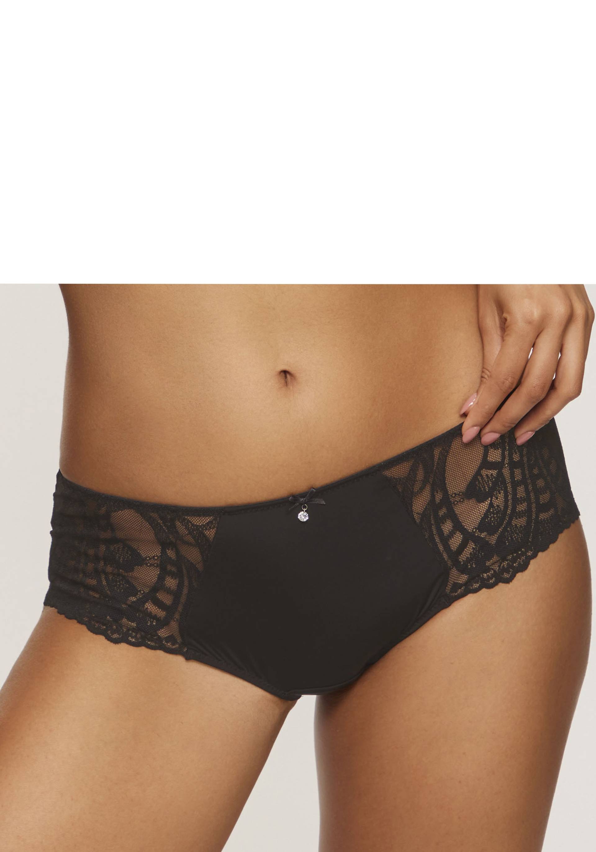 LASCANA Panty »Flora«, mit feiner, leicht transparenter Spitze und edlem Accessoire von Lascana