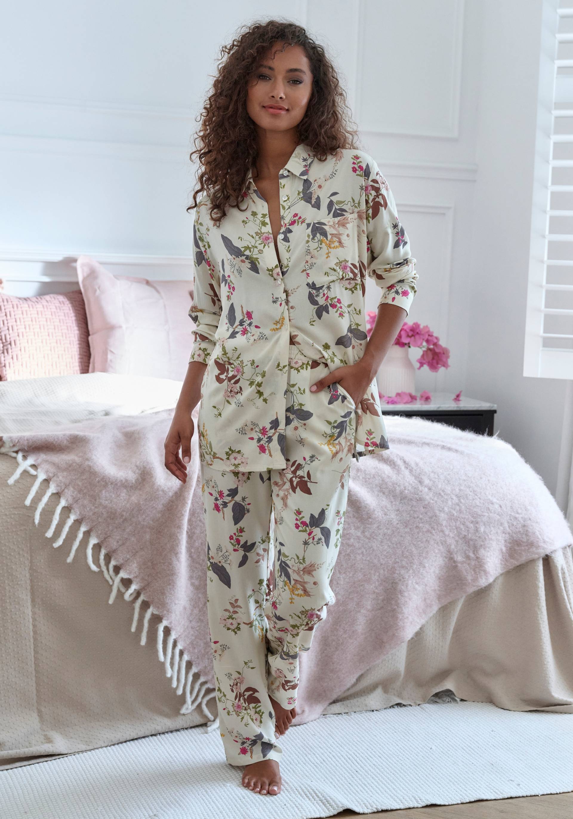 LASCANA Pyjama, (2 tlg.), im klassischen Stil von Lascana