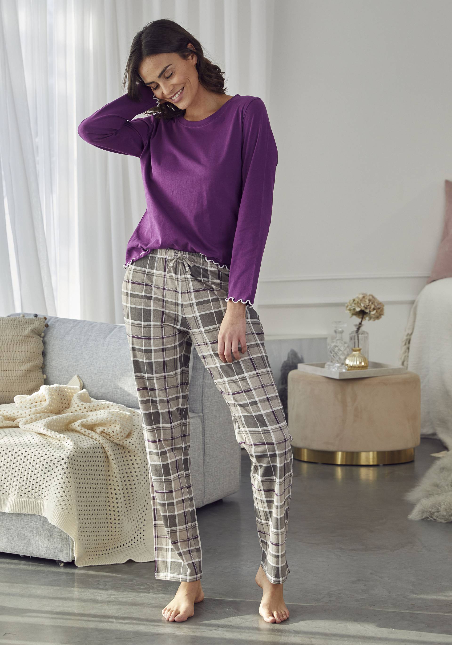 LASCANA Pyjama, (2 tlg.), mit Flanellhose im Karomuster LASCANA Pyjama, (2 tlg.), mit Flanellhose im Karomuster von Lascana