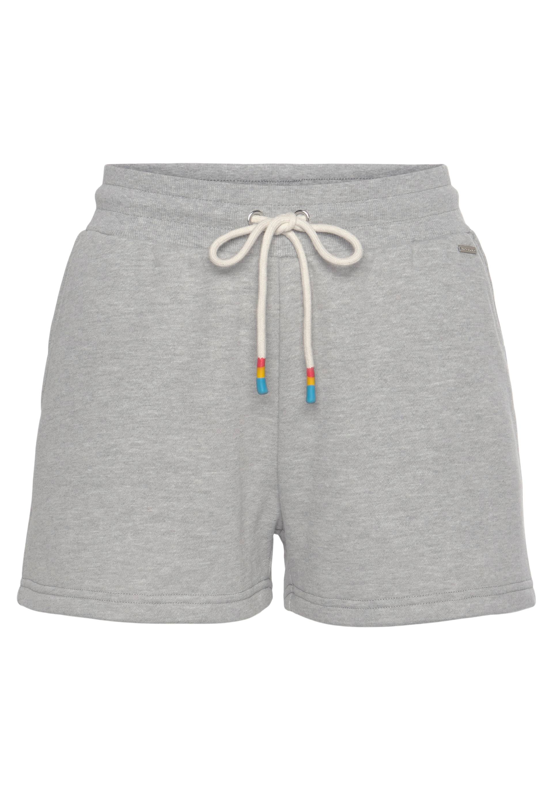 LASCANA Relaxshorts »Pride«, mit Regenbogen-Label von Lascana