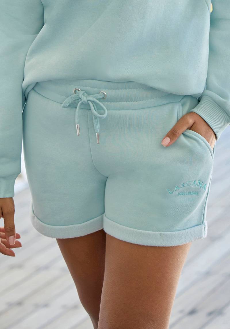 LASCANA Relaxshorts, mit seitlichen Taschen und Logostickerei, Loungewear von Lascana