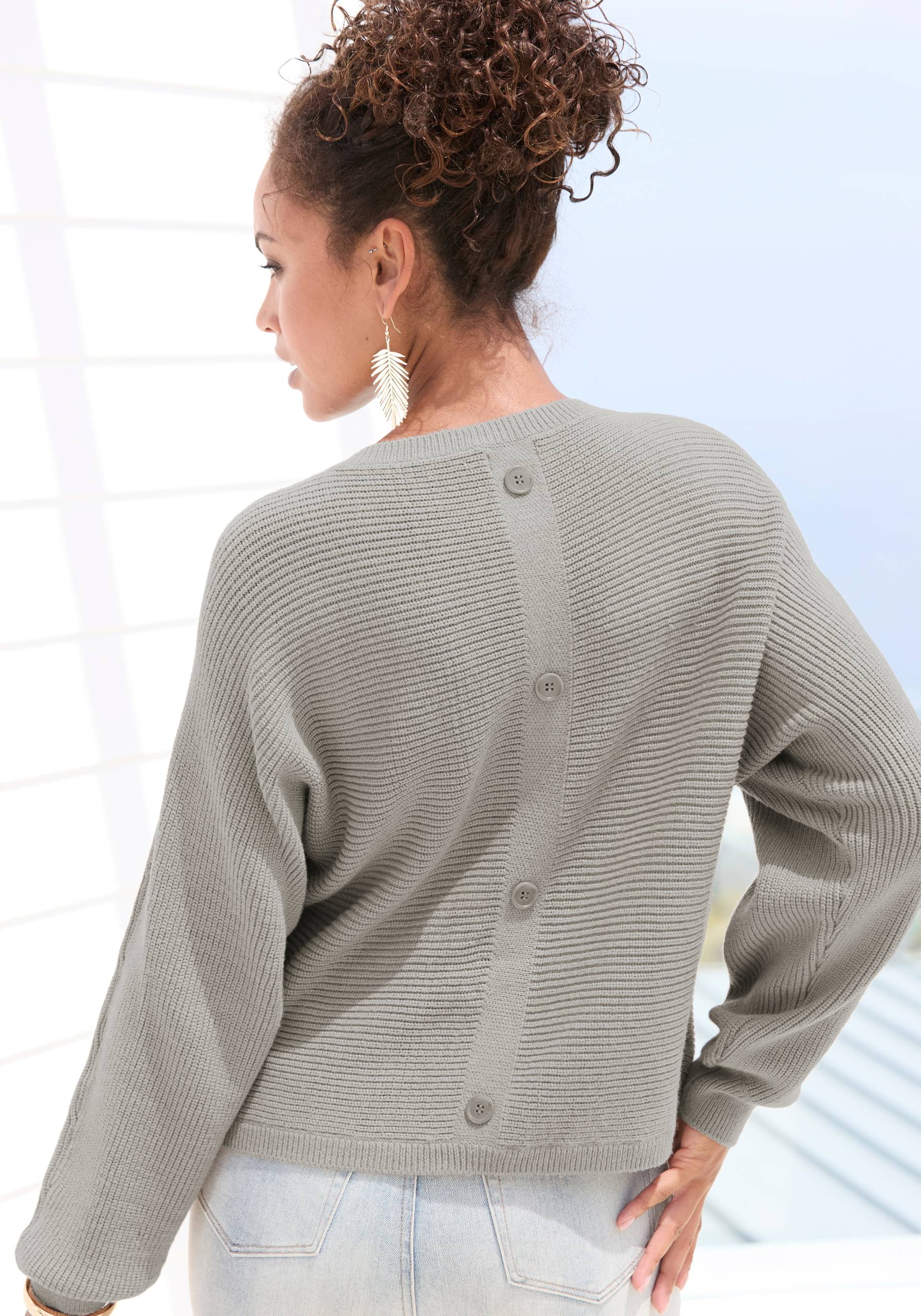 LASCANA Rundhalspullover, mit Zierknöpfen hinten, lockerer Strickpullover LASCANA Rundhalspullover, mit Zierknöpfen hinten, lockerer Strickpullover von Lascana