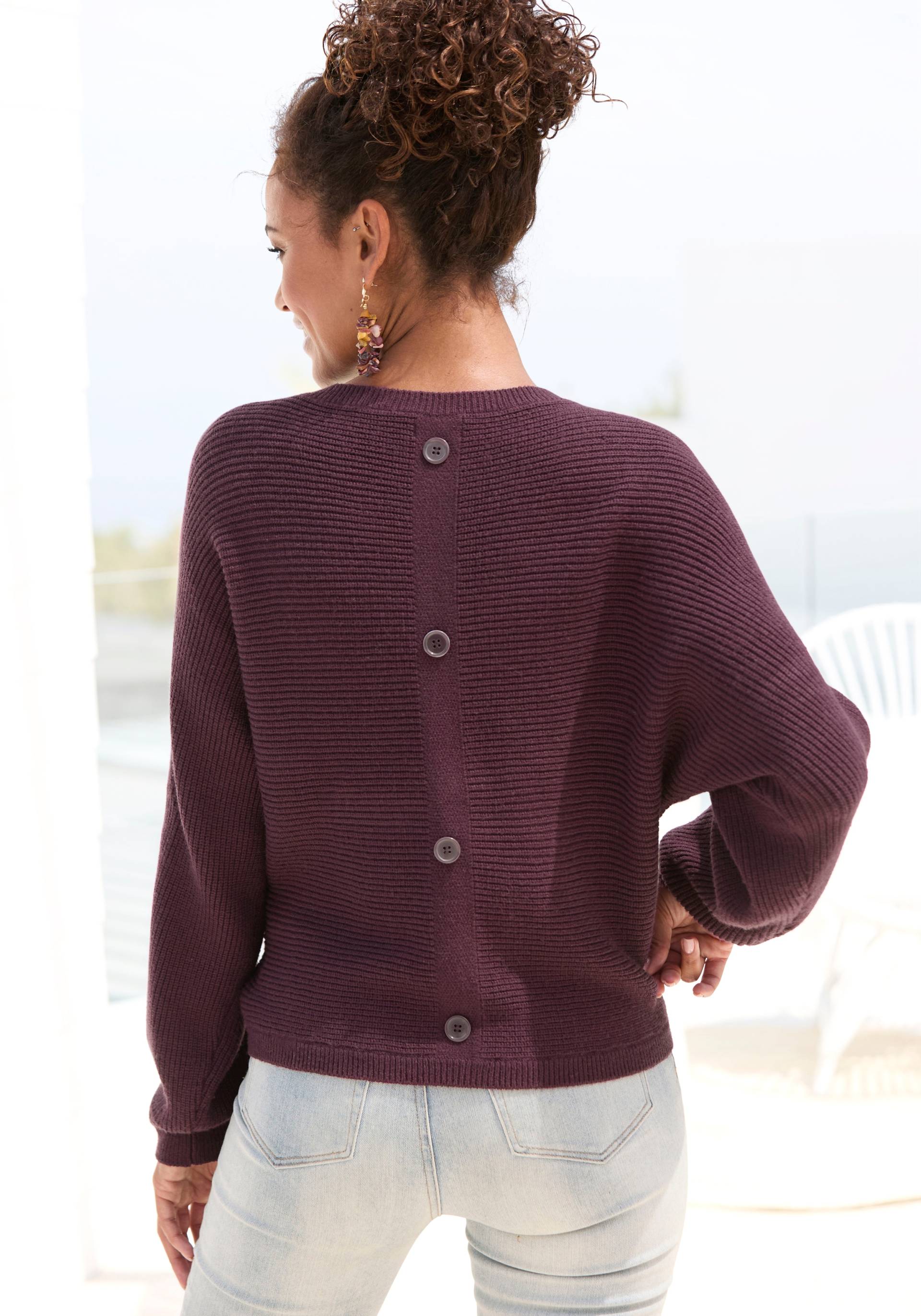 LASCANA Rundhalspullover, mit Zierknöpfen hinten, lockerer Strickpullover LASCANA Rundhalspullover, mit Zierknöpfen hinten, lockerer Strickpullover von Lascana
