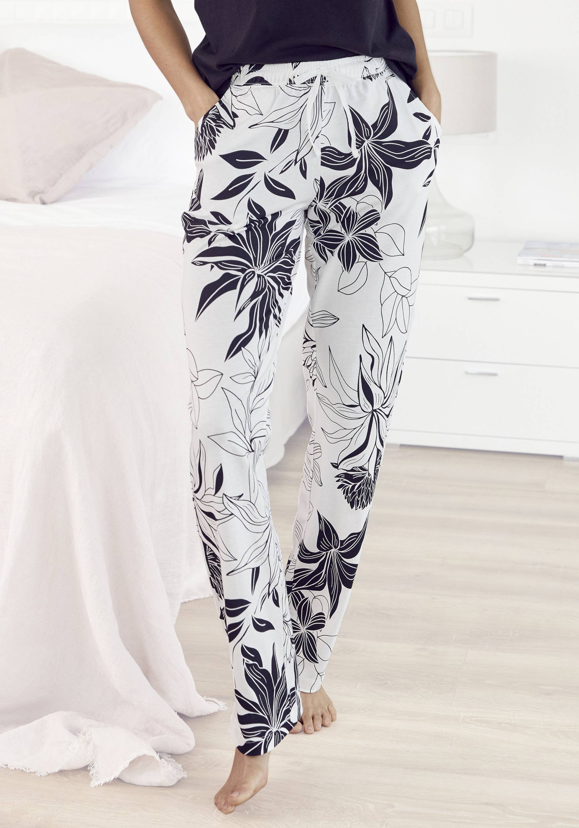 LASCANA Schlafhose, mit floralem Druck LASCANA Schlafhose, mit floralem Druck von Lascana