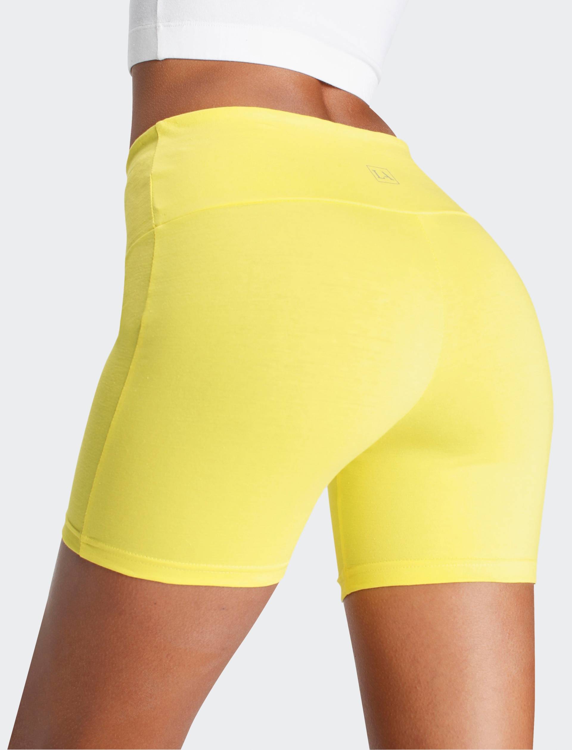 LASCANA Shorts, mit breitem Bündchen und Logodruck, Loungewear LASCANA Shorts, mit breitem Bündchen und Logodruck, Loungewear von Lascana