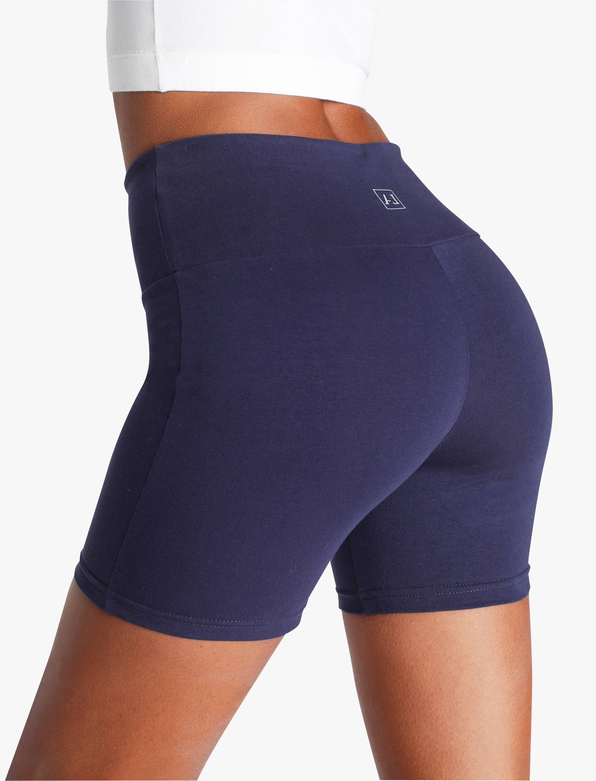 LASCANA Shorts, mit breitem Bündchen und Logodruck, Loungewear LASCANA Shorts, mit breitem Bündchen und Logodruck, Loungewear von Lascana