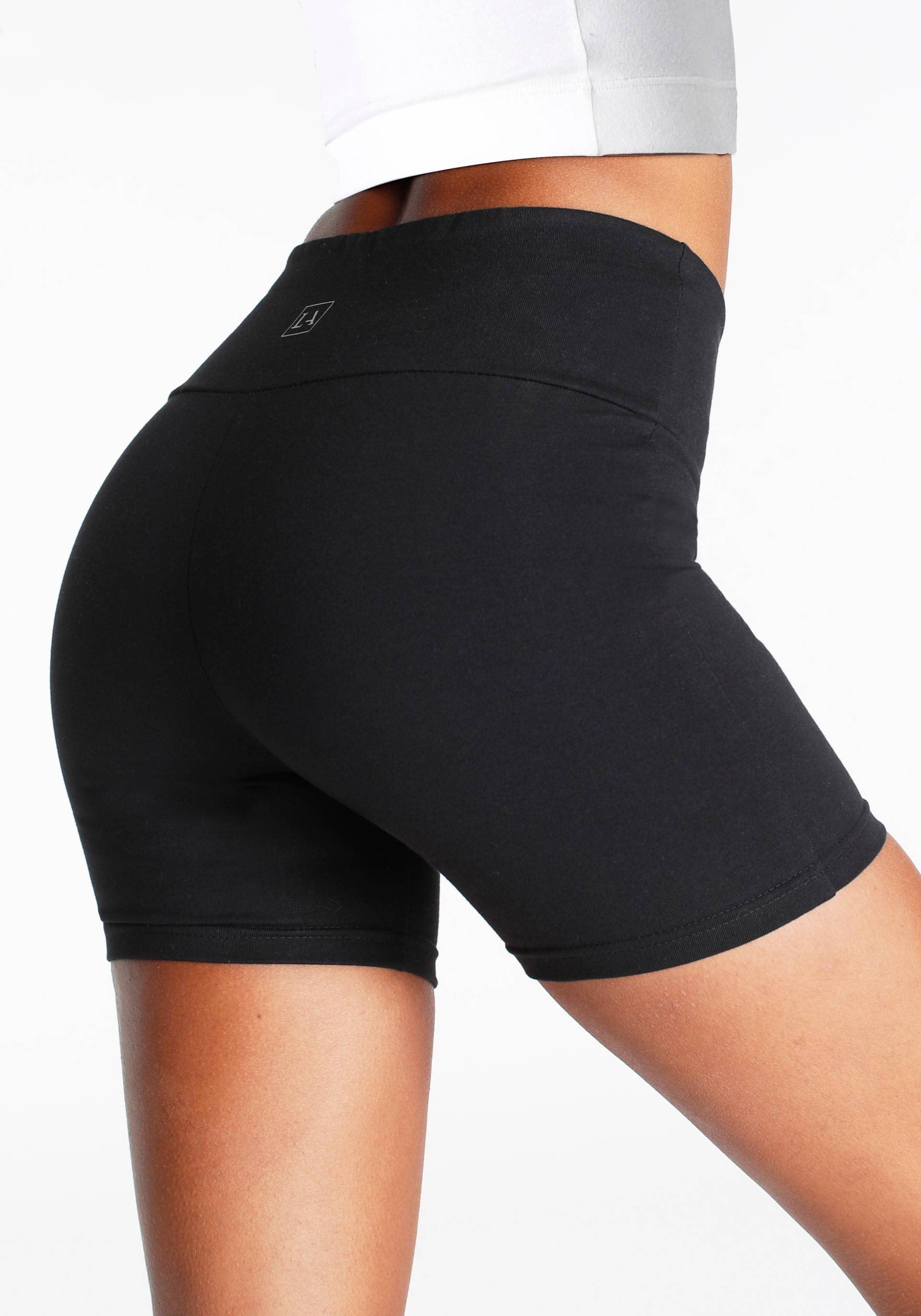 LASCANA Shorts, mit breitem Bündchen und Logodruck, Loungewear LASCANA Shorts, mit breitem Bündchen und Logodruck, Loungewear von Lascana