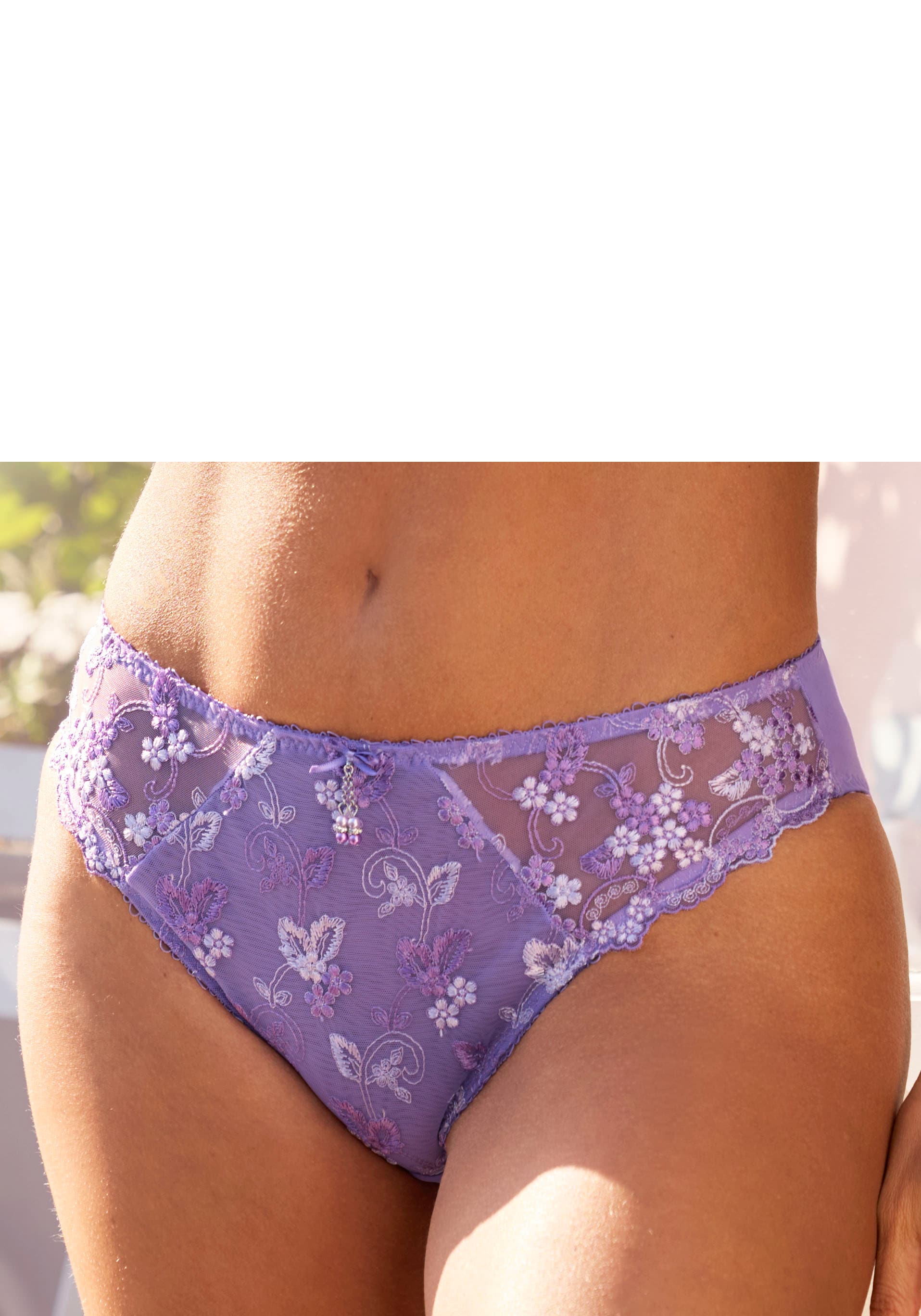 LASCANA Slip, Dessous mit schöner Blümchen-Stickereispitze von Lascana