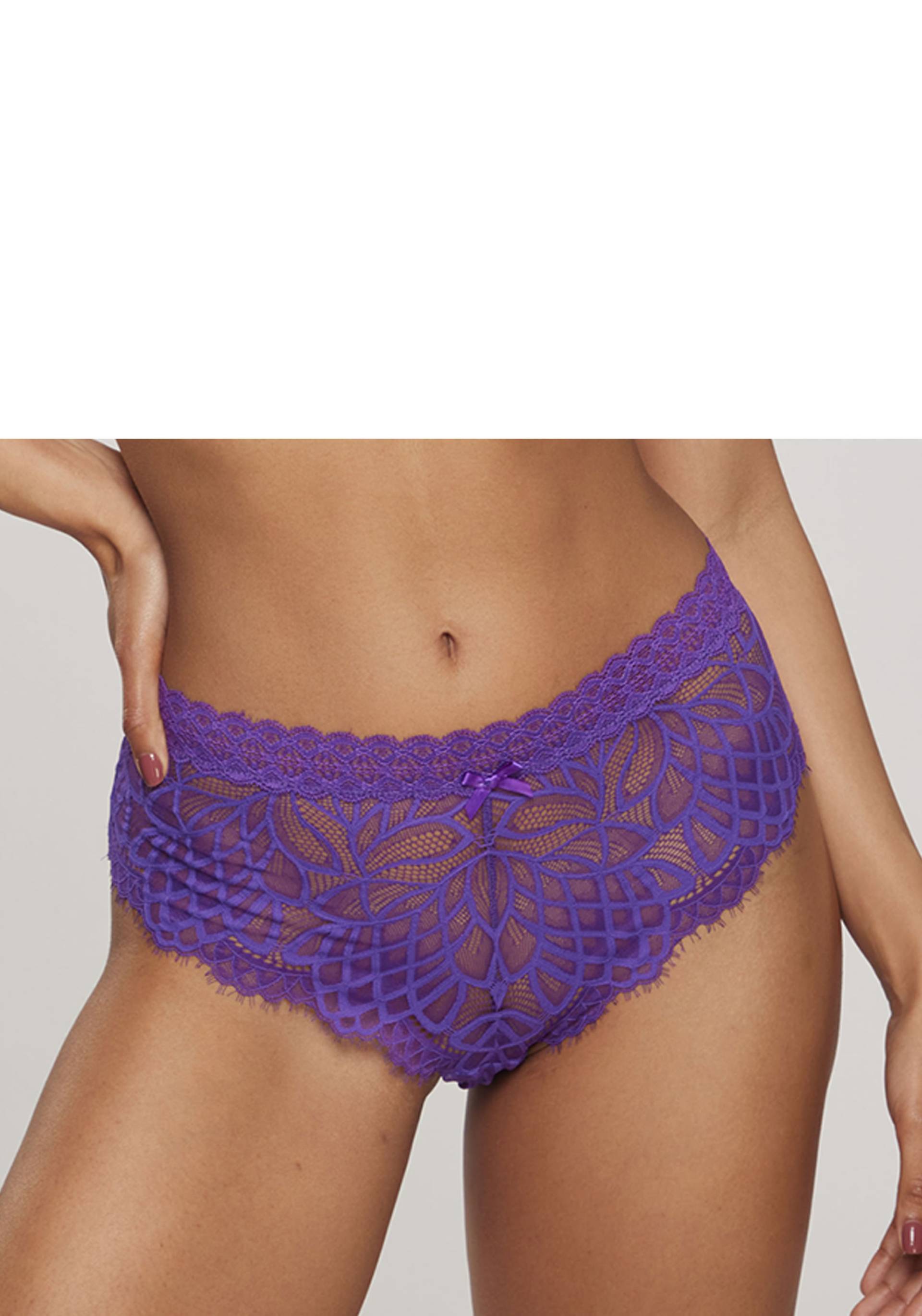 LASCANA Slip »Cara«, aus dezent transparenter Spitze, anteilig aus recyceltem Material LASCANA Slip »Cara«, aus dezent transparenter Spitze, anteilig aus recyceltem Material von Lascana