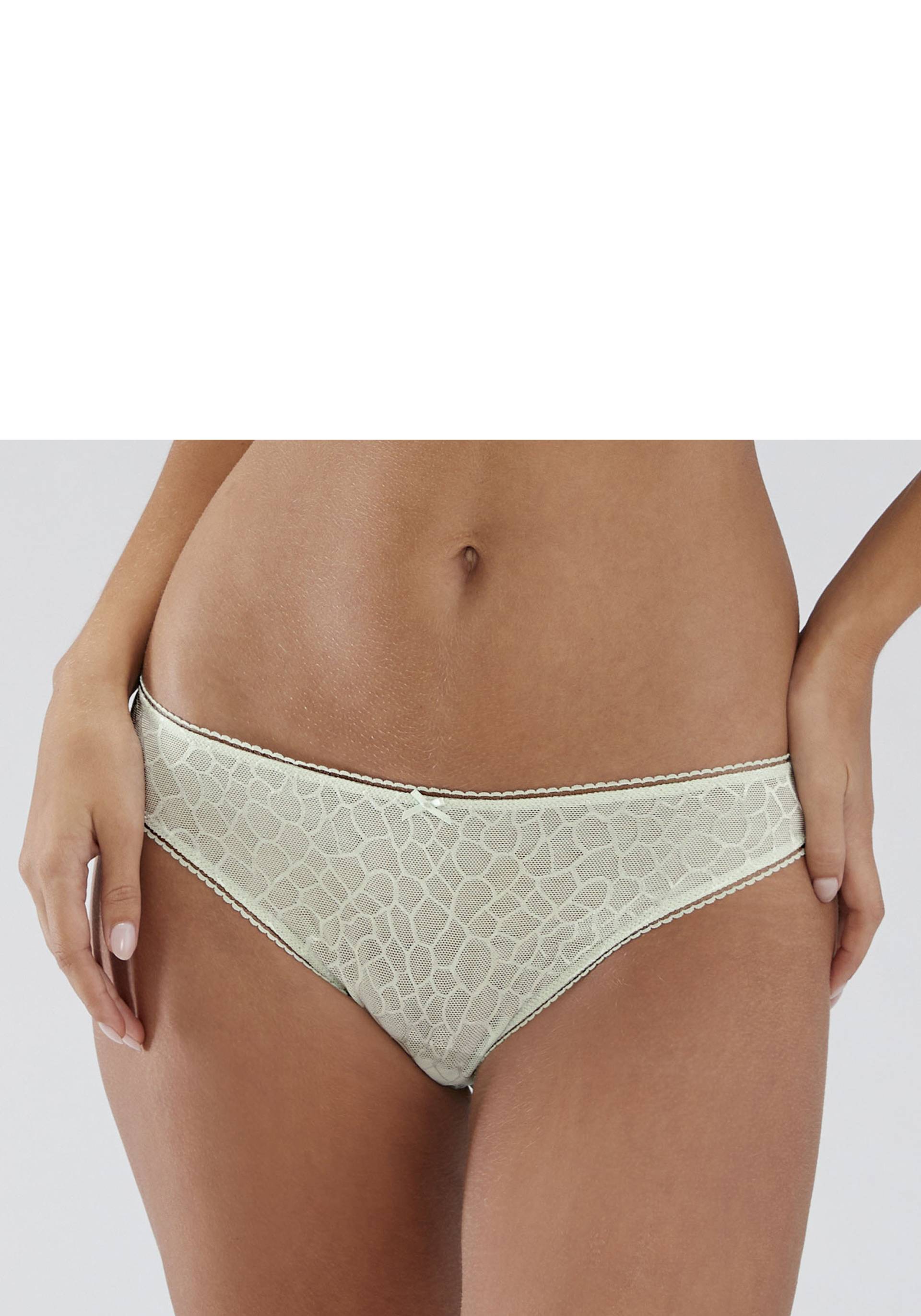 LASCANA Slip »Chiara«, mit graphischem Netz-Muster LASCANA Slip »Chiara«, mit graphischem Netz-Muster von Lascana