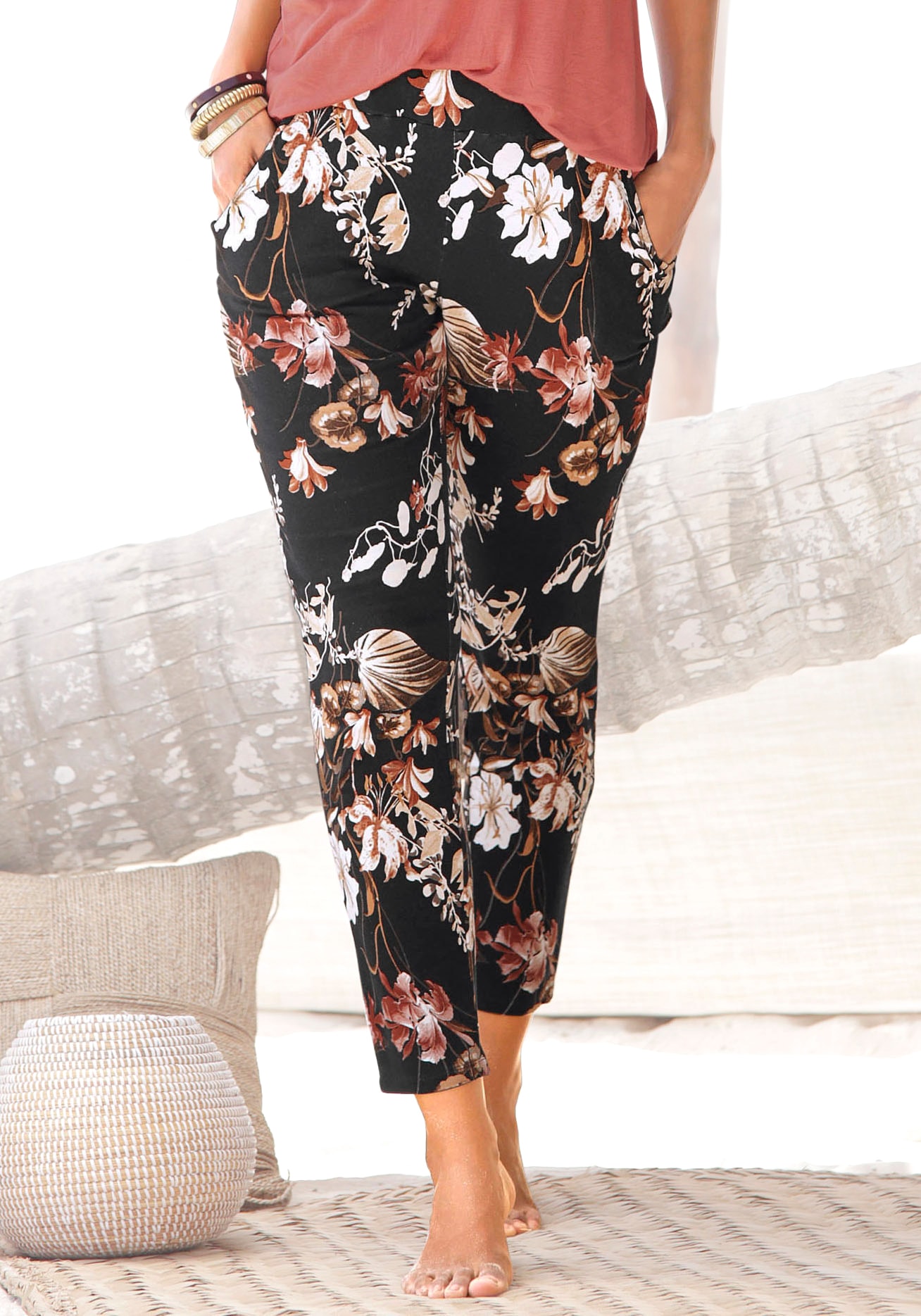 LASCANA Jerseyhose, mit Blumenprint und Taschen, schmales Bein, Strandhose, elastisch von Lascana