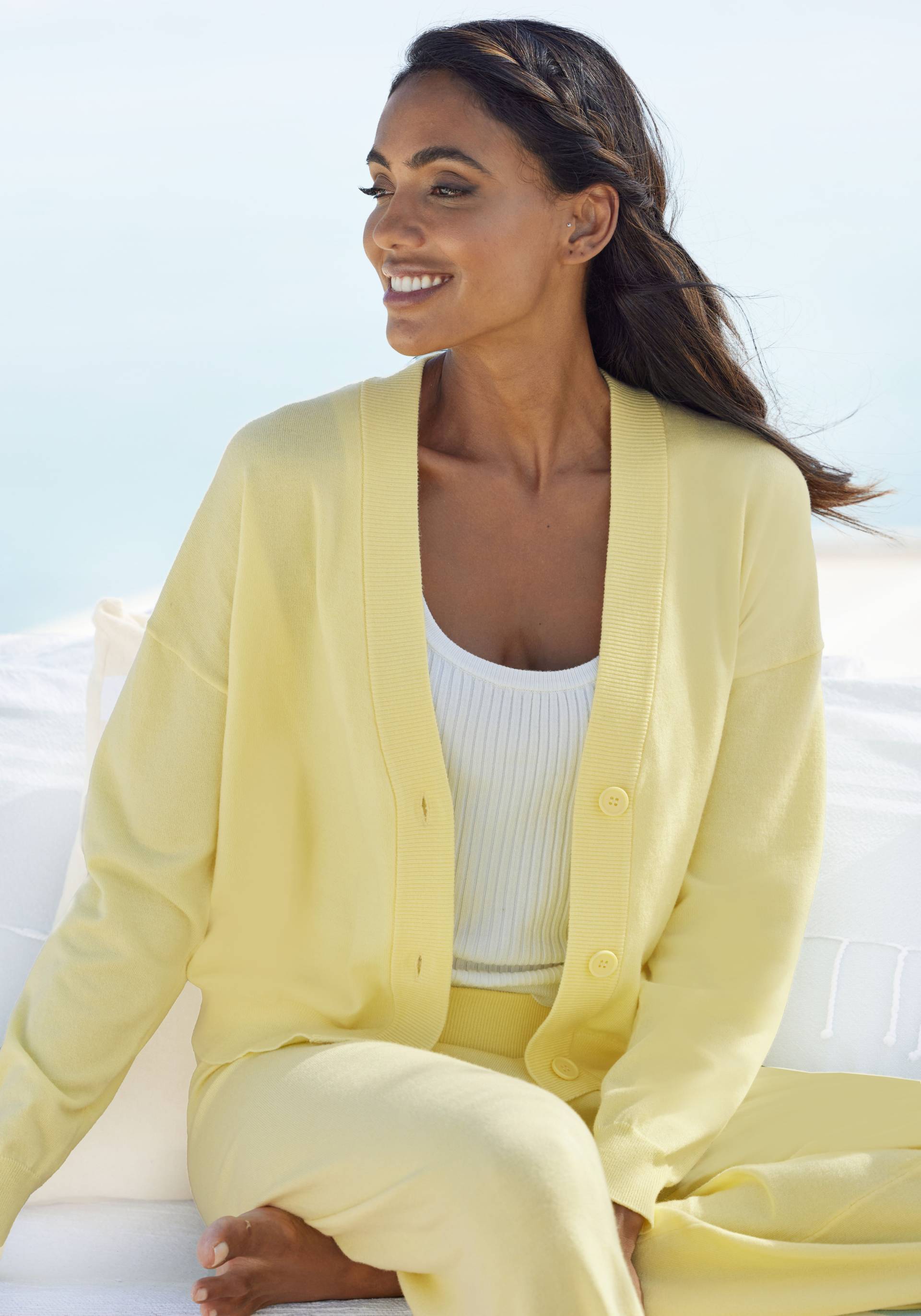 LASCANA Strickjacke, in kurzer Form, Loungewear LASCANA Strickjacke, in kurzer Form, Loungewear von Lascana