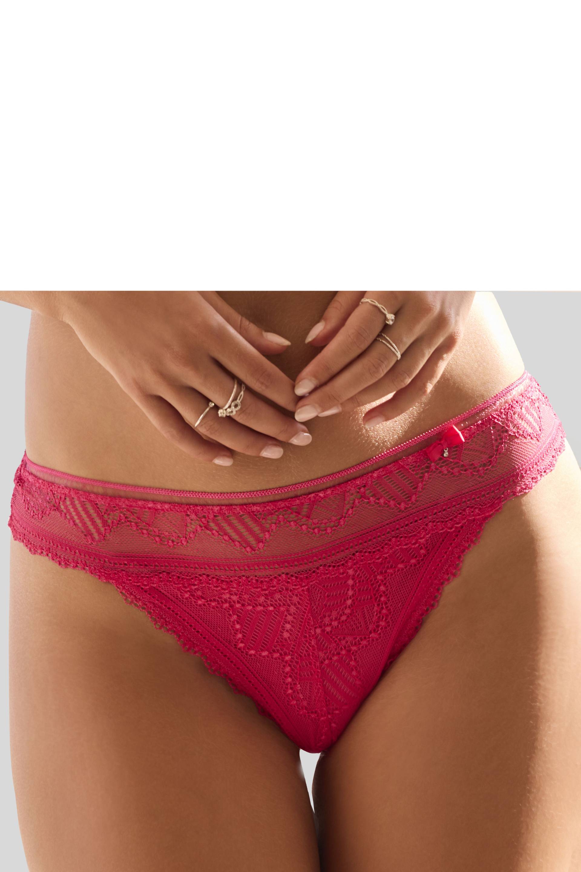 LASCANA String »Tiziana«, mit anteilig recycelter Spitze LASCANA String »Tiziana«, mit anteilig recycelter Spitze von Lascana