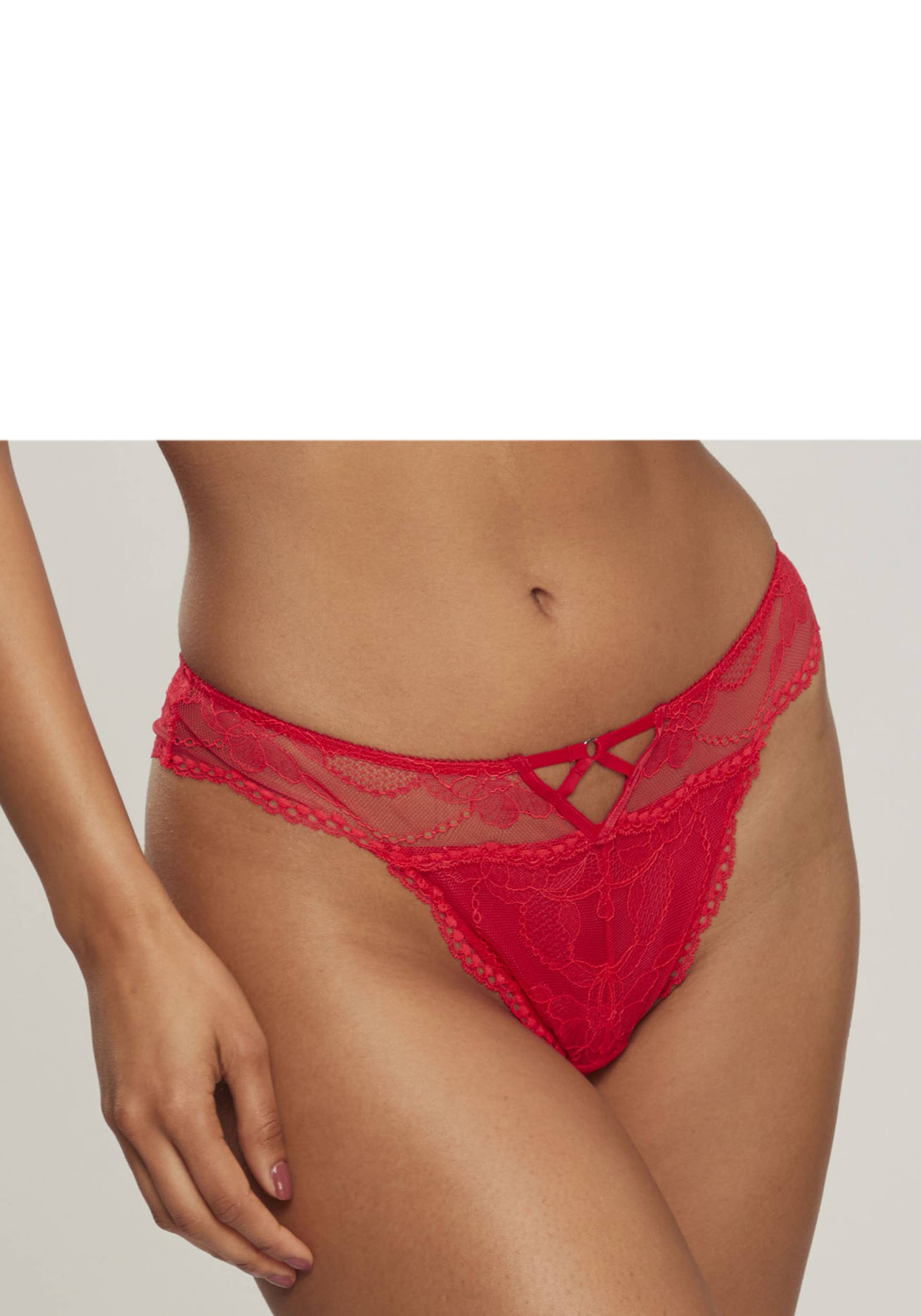 LASCANA String, mit extravagantem Zierdetail aus blumiger Spitze und feinem Mesh von Lascana