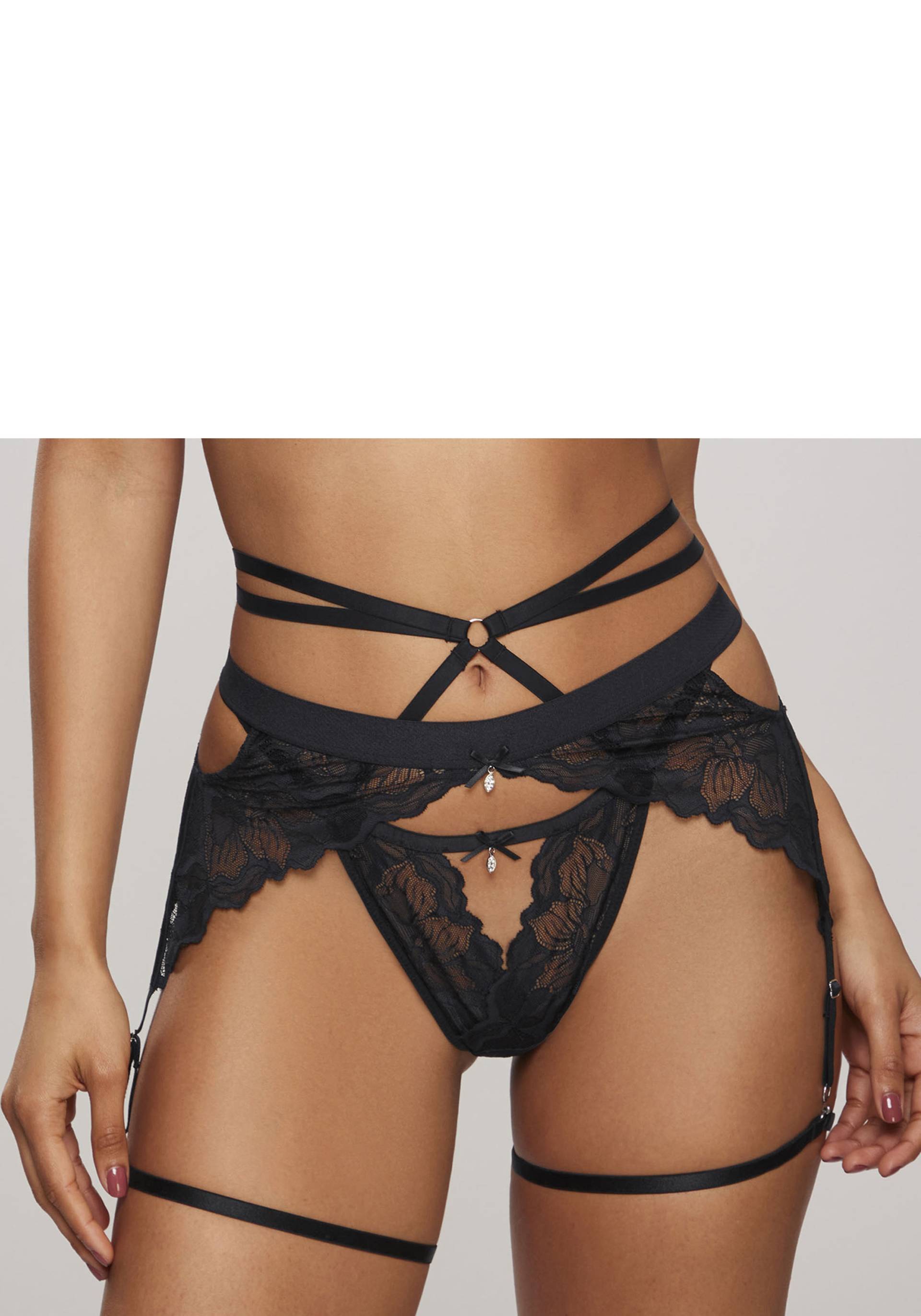 LASCANA String, mit extravaganter Bänder-Optik und sexy Cut-Out LASCANA String, mit extravaganter Bänder-Optik und sexy Cut-Out von Lascana