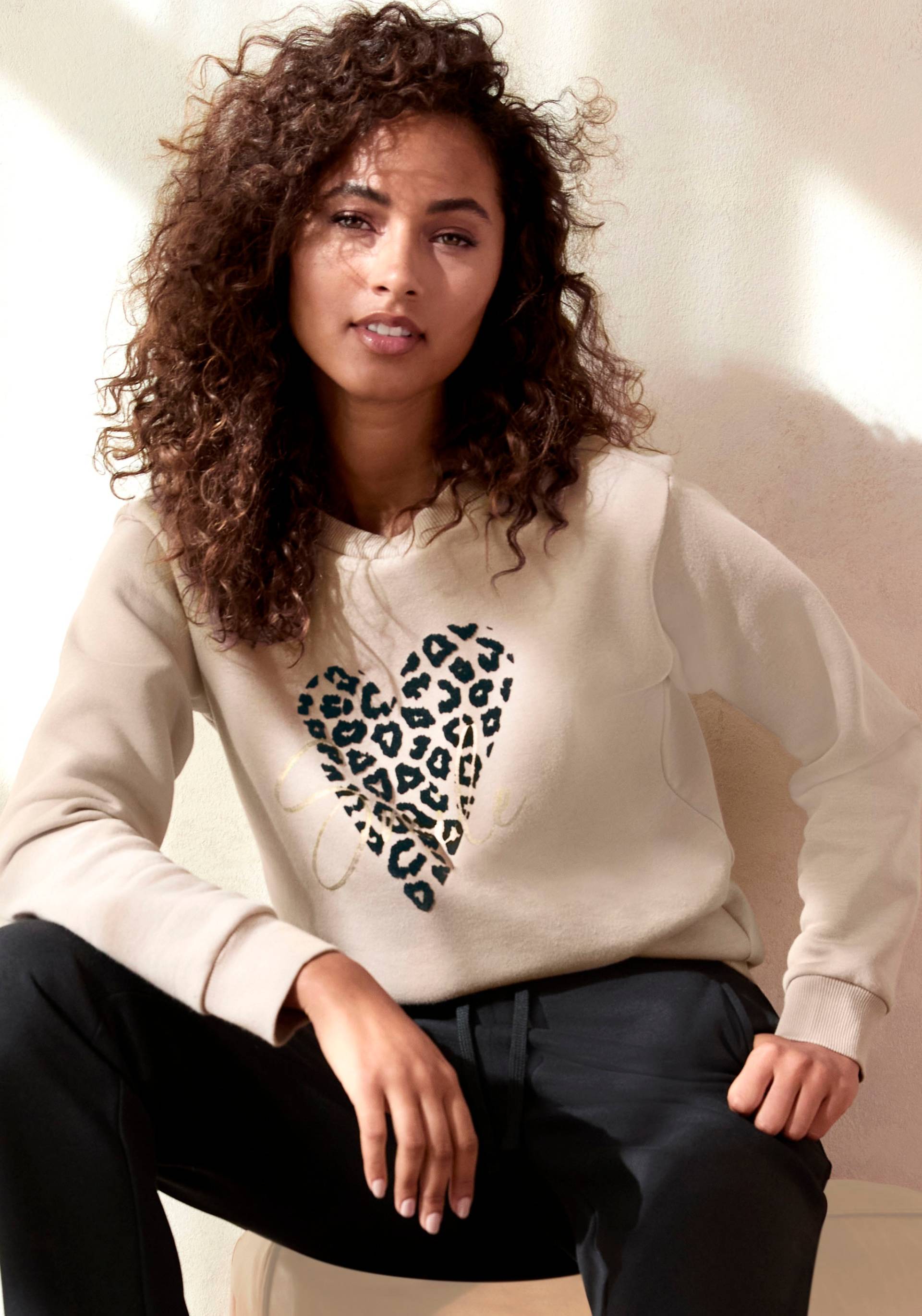 LASCANA Sweatshirt, Loungehirt mit Herz-Leo-Druck, Loungewear LASCANA Sweatshirt, Loungehirt mit Herz-Leo-Druck, Loungewear von Lascana