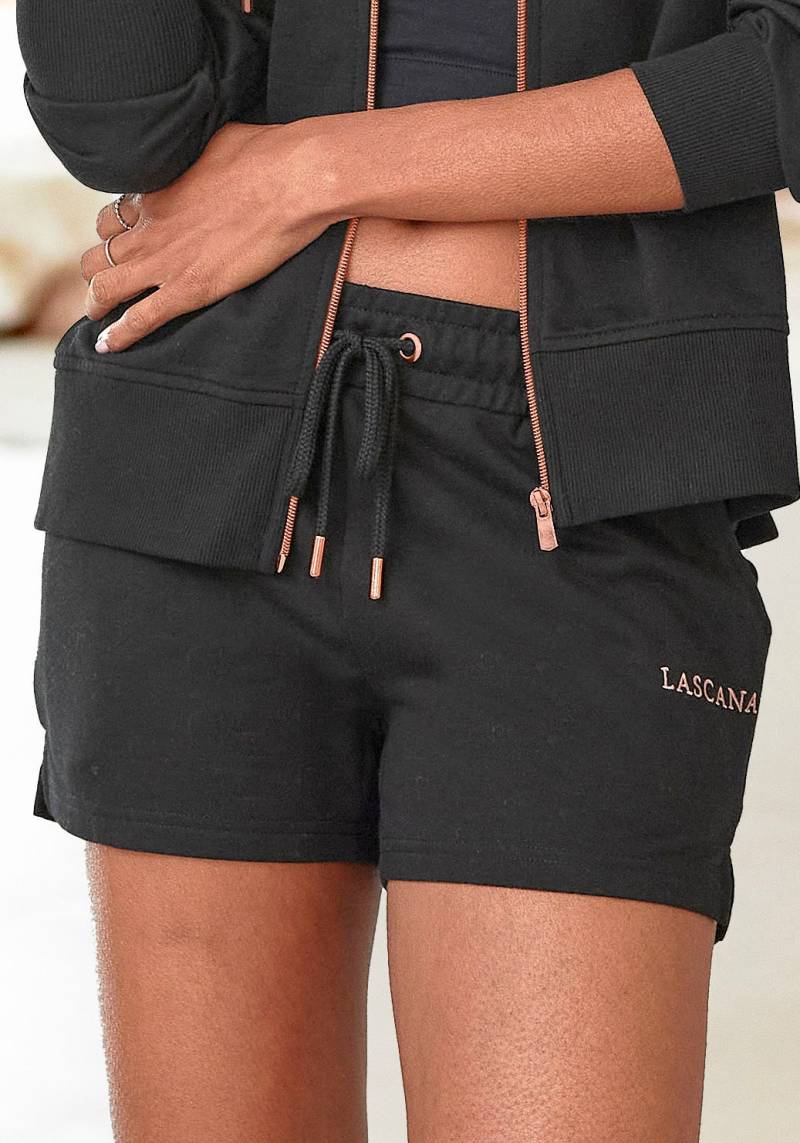 LASCANA Sweatshorts, mit Logostickerei, Loungeanzug von Lascana