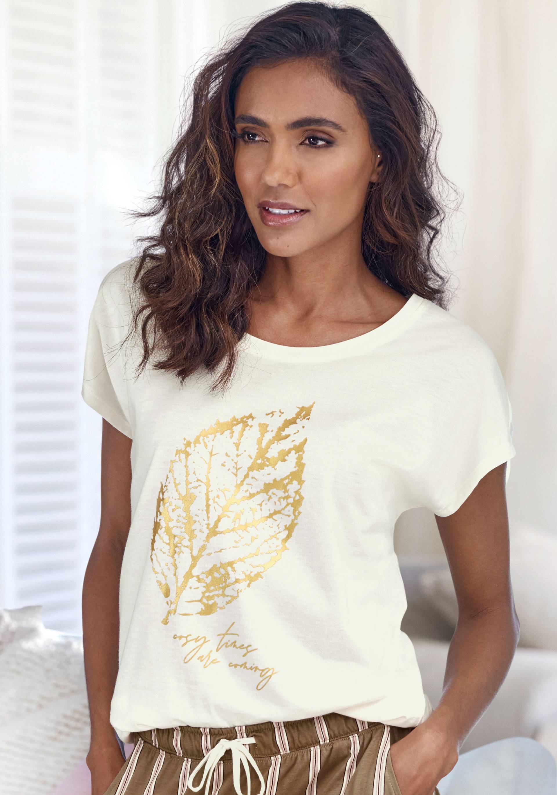 LASCANA T-Shirt, mit Folienprint von Lascana