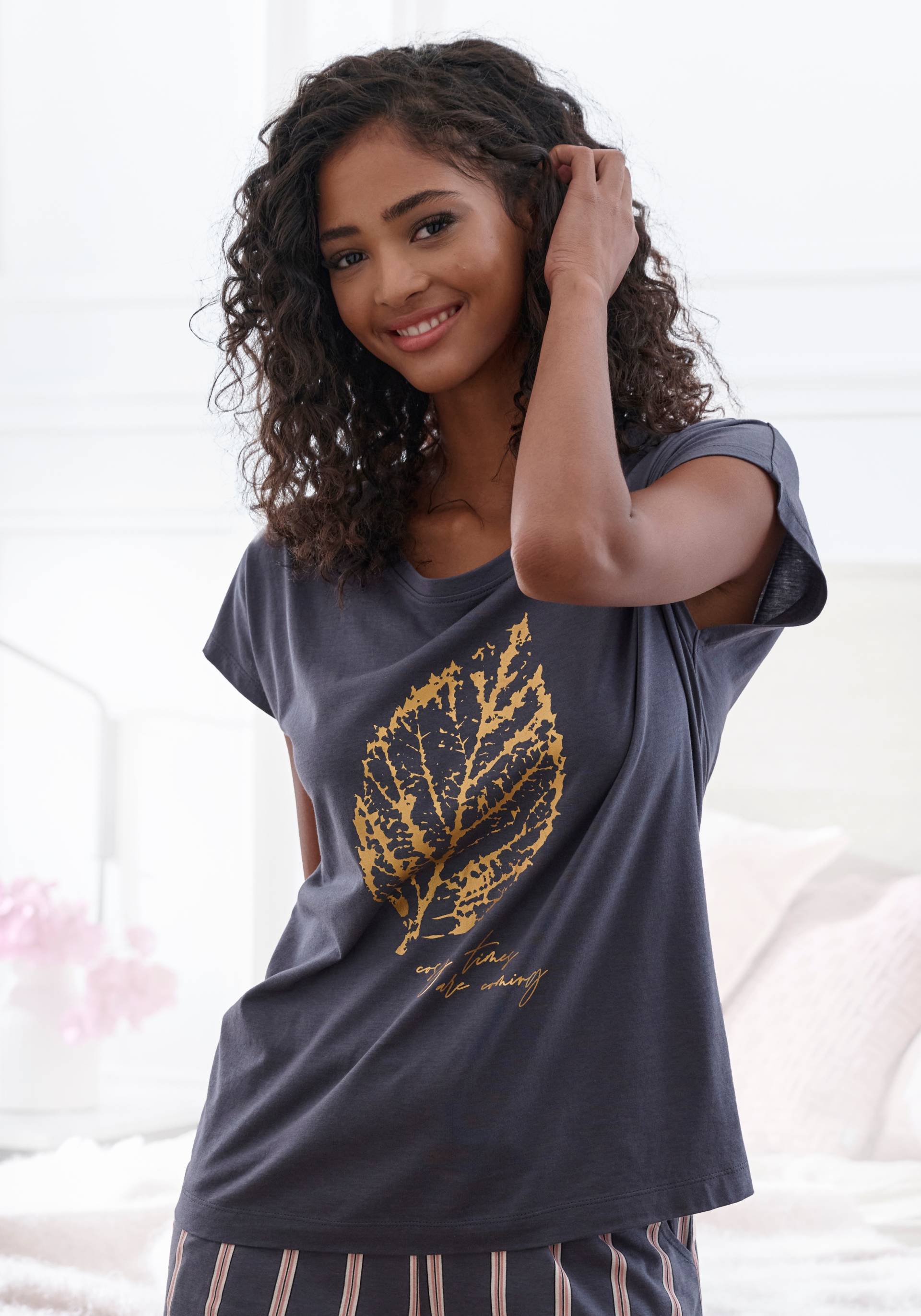 LASCANA Pyjamaoberteil, mit Folienprint LASCANA Pyjamaoberteil, mit Folienprint von Lascana