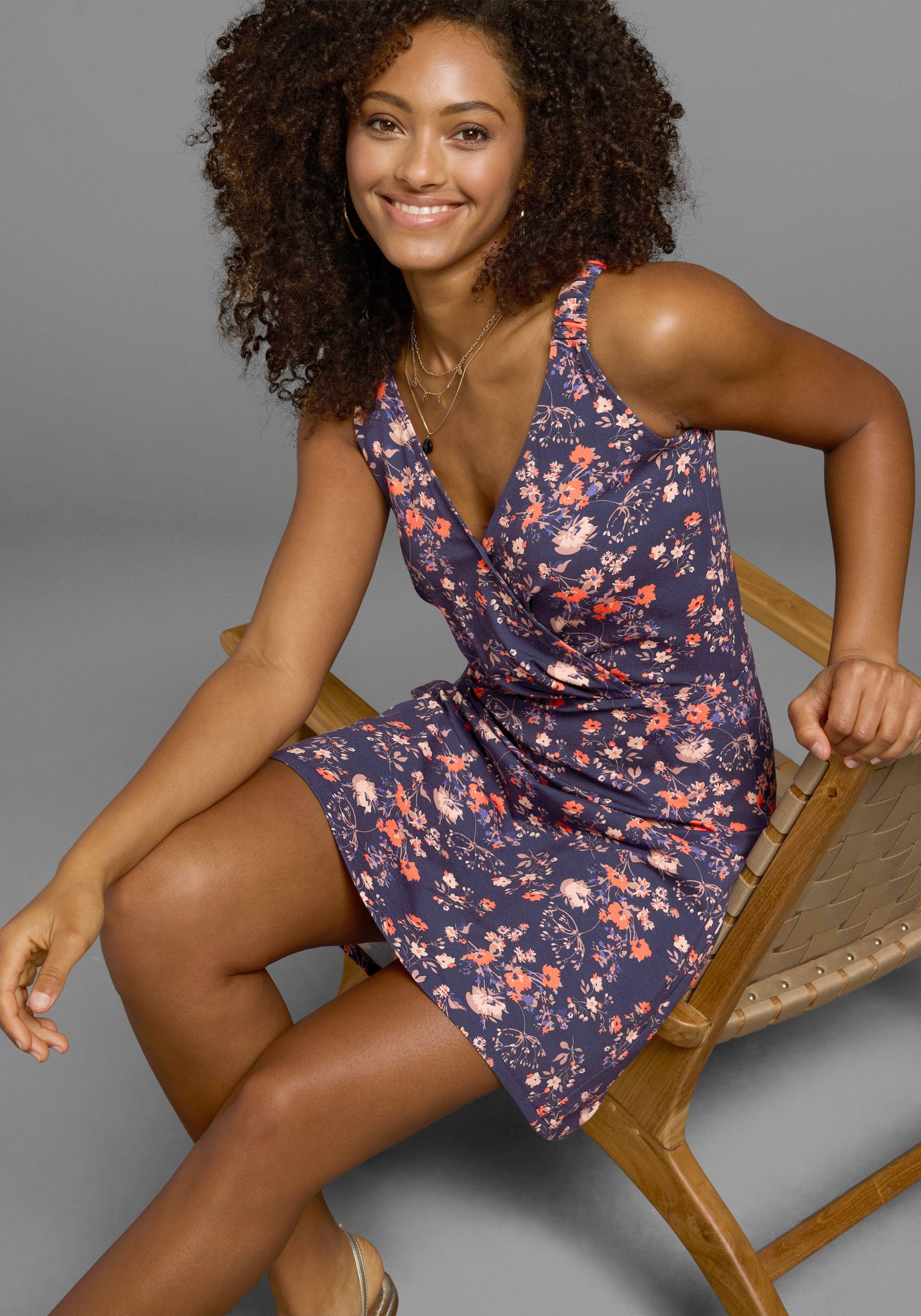 Laura Scott Jerseykleid, mit gerafften Trägern & V-Ausschnitt in Wickeloptik - NEUE KOLLEKTION Laura Scott Jerseykleid, mit gerafften Trägern & V-Ausschnitt in Wickeloptik - NEUE KOLLEKTION von Laura Scott