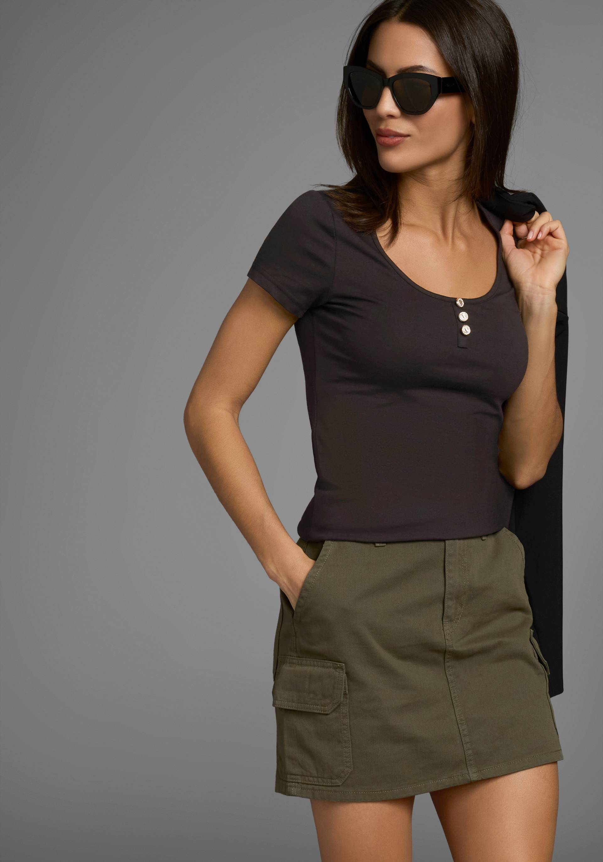 Laura Scott Kurzarmshirt, mit dekorativen Glitzerknöpfen Laura Scott Kurzarmshirt, mit dekorativen Glitzerknöpfen von Laura Scott