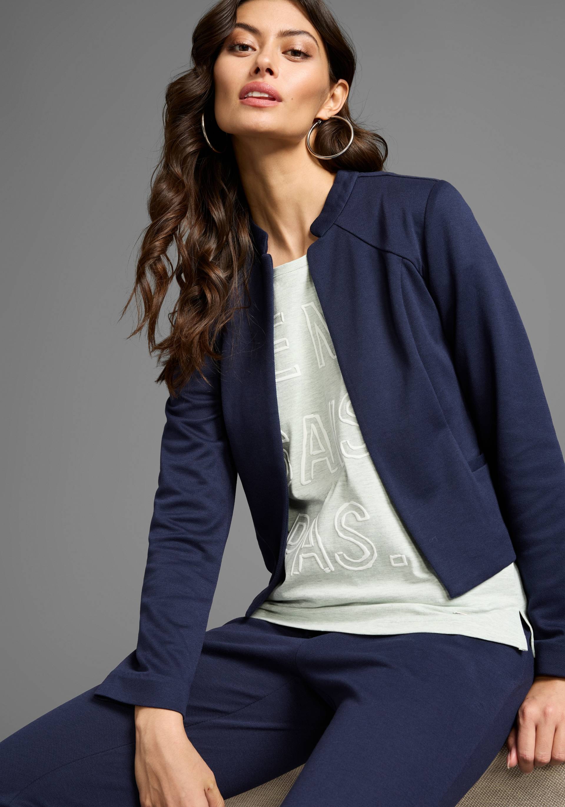 Laura Scott Kurzblazer, im sportiven Look Laura Scott Kurzblazer, im sportiven Look von Laura Scott