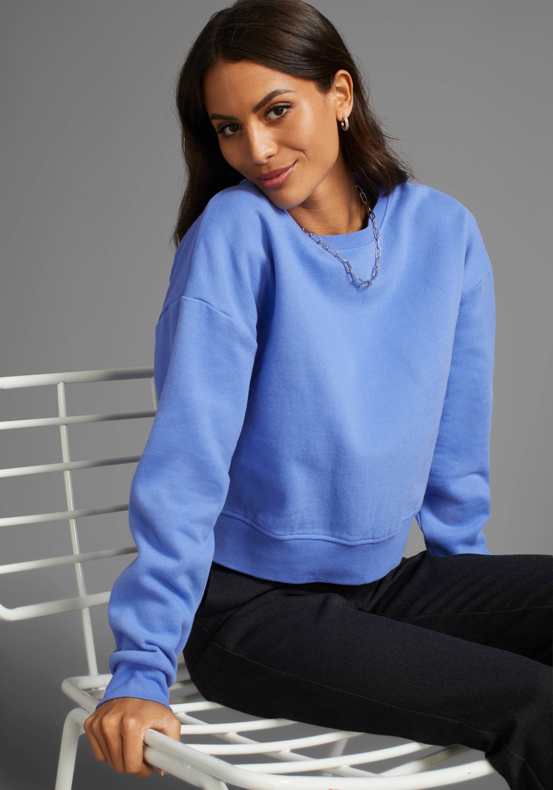 Laura Scott Sweatshirt, Cropped Form von Laura Scott