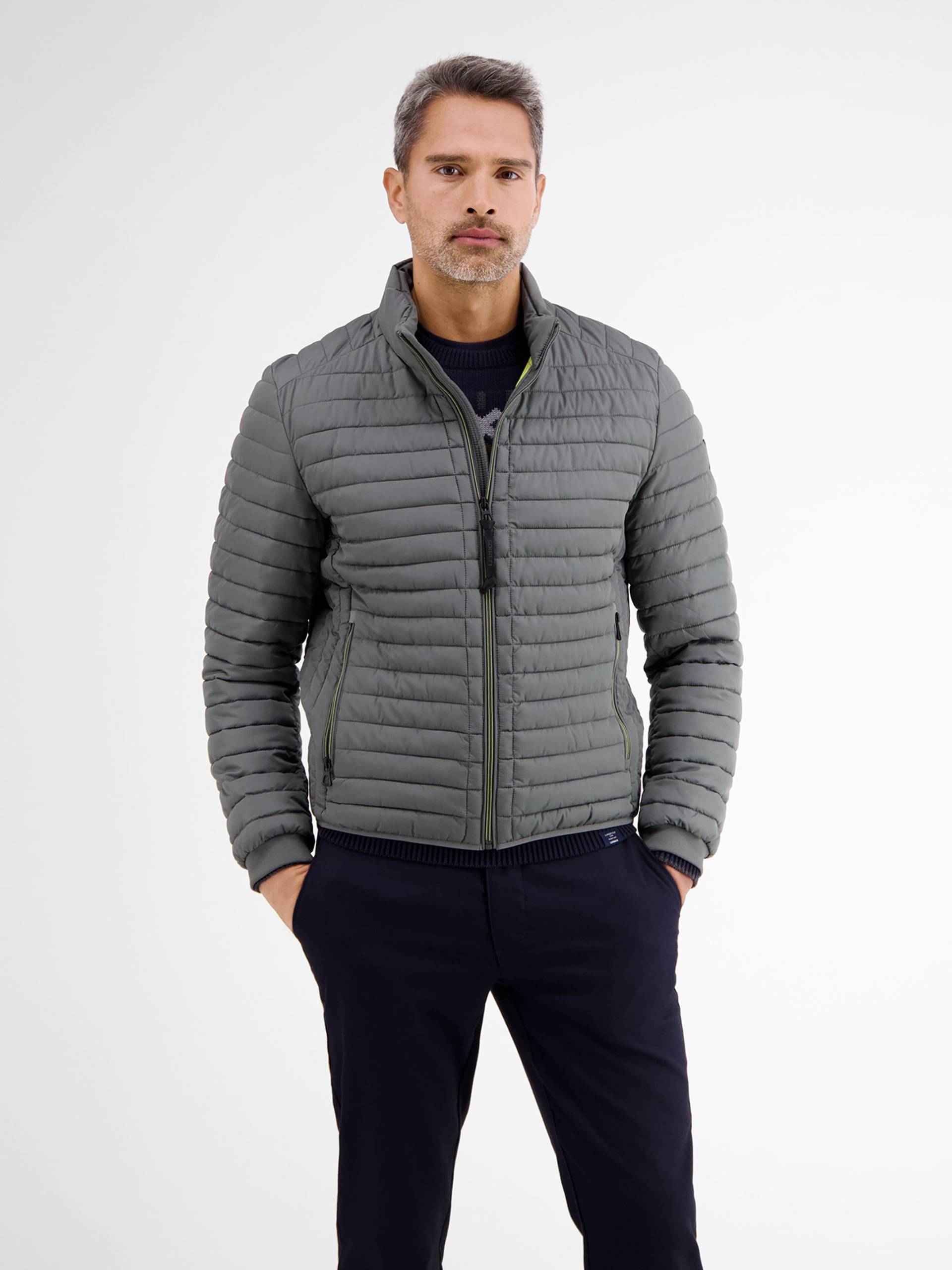 LERROS Steppjacke »LERROS Leichte Steppjacke, wattiert«, ohne Kapuze, Windabweisend LERROS Steppjacke »LERROS Leichte Steppjacke, wattiert«, ohne Kapuze, Windabweisend von Lerros