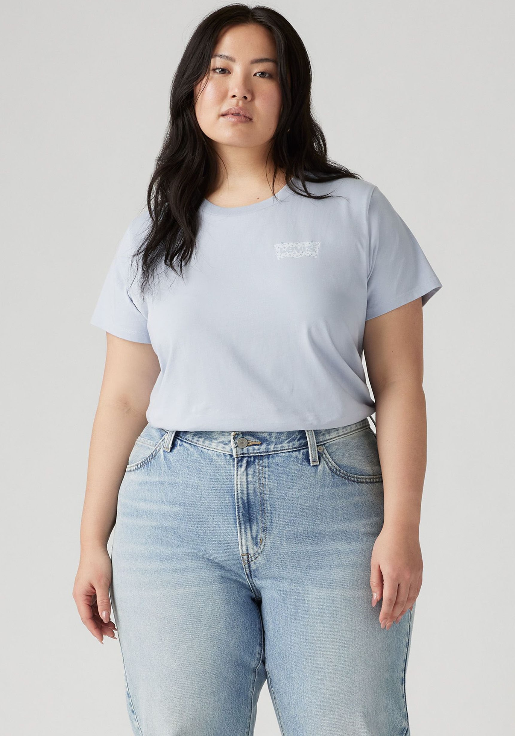 Levi's® Plus T-Shirt, mit kleinem, floralem Batwing-Logodruck von Levi's® Plus