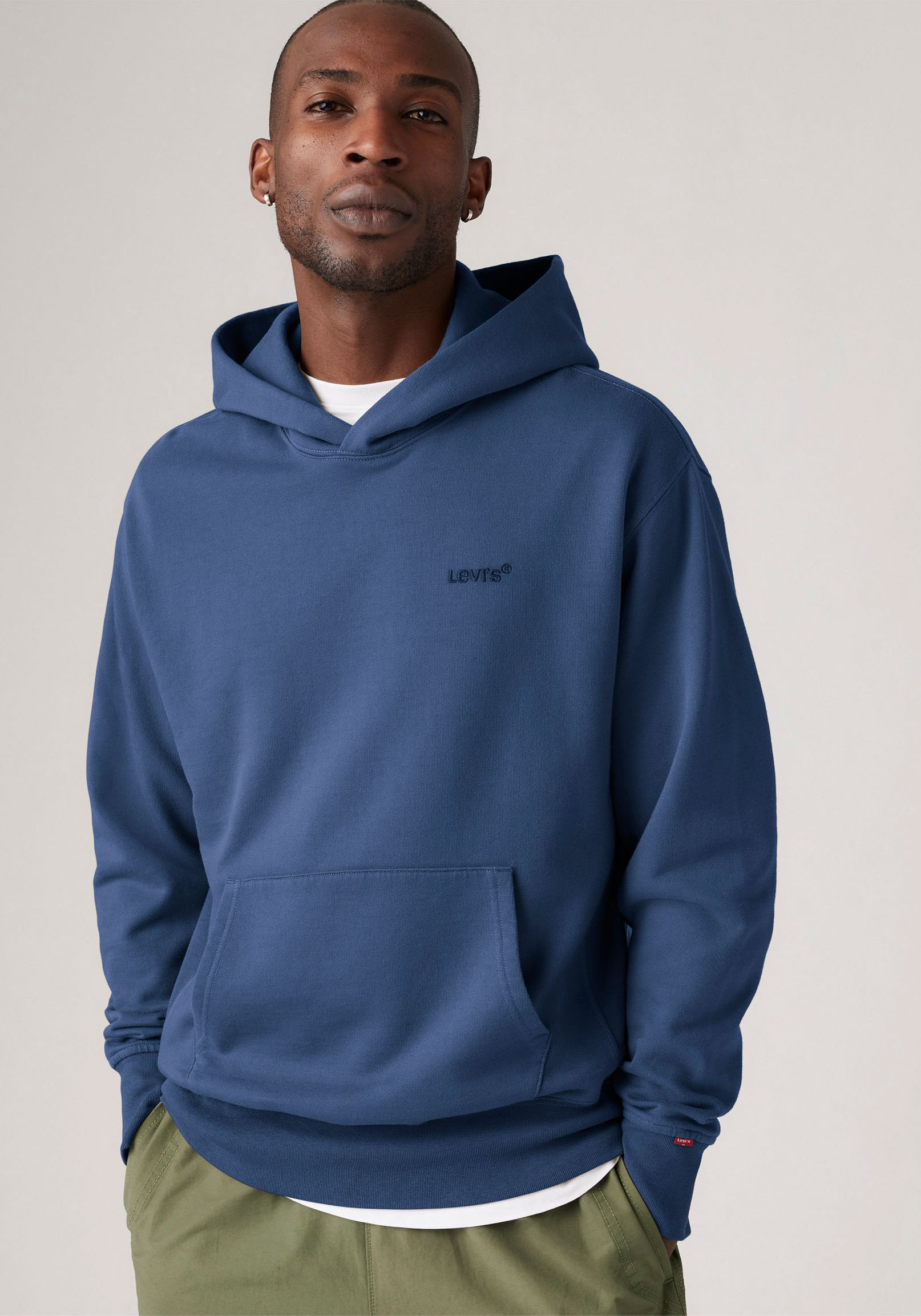 Levi's® Hoodie »THE AUTHENTIC HOODIE«, mit kleiner Ton-in-Ton Logostickerei auf der Brust von Levi's®