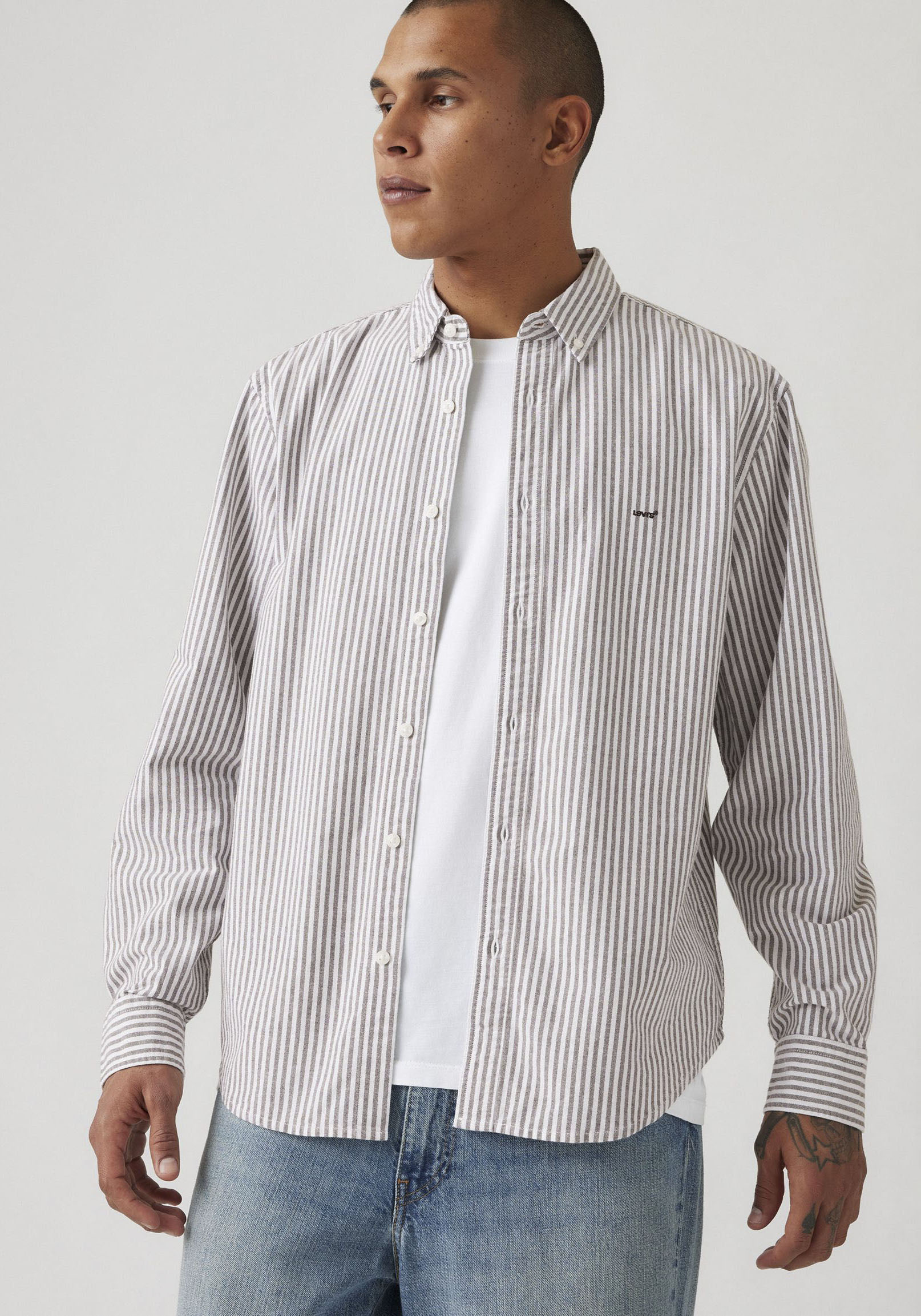 Levi's® Langarmhemd »AUTHENTIC BUTTON DOWN«, mit Ton-in-Ton Logostickerei auf der Brust von Levi's®