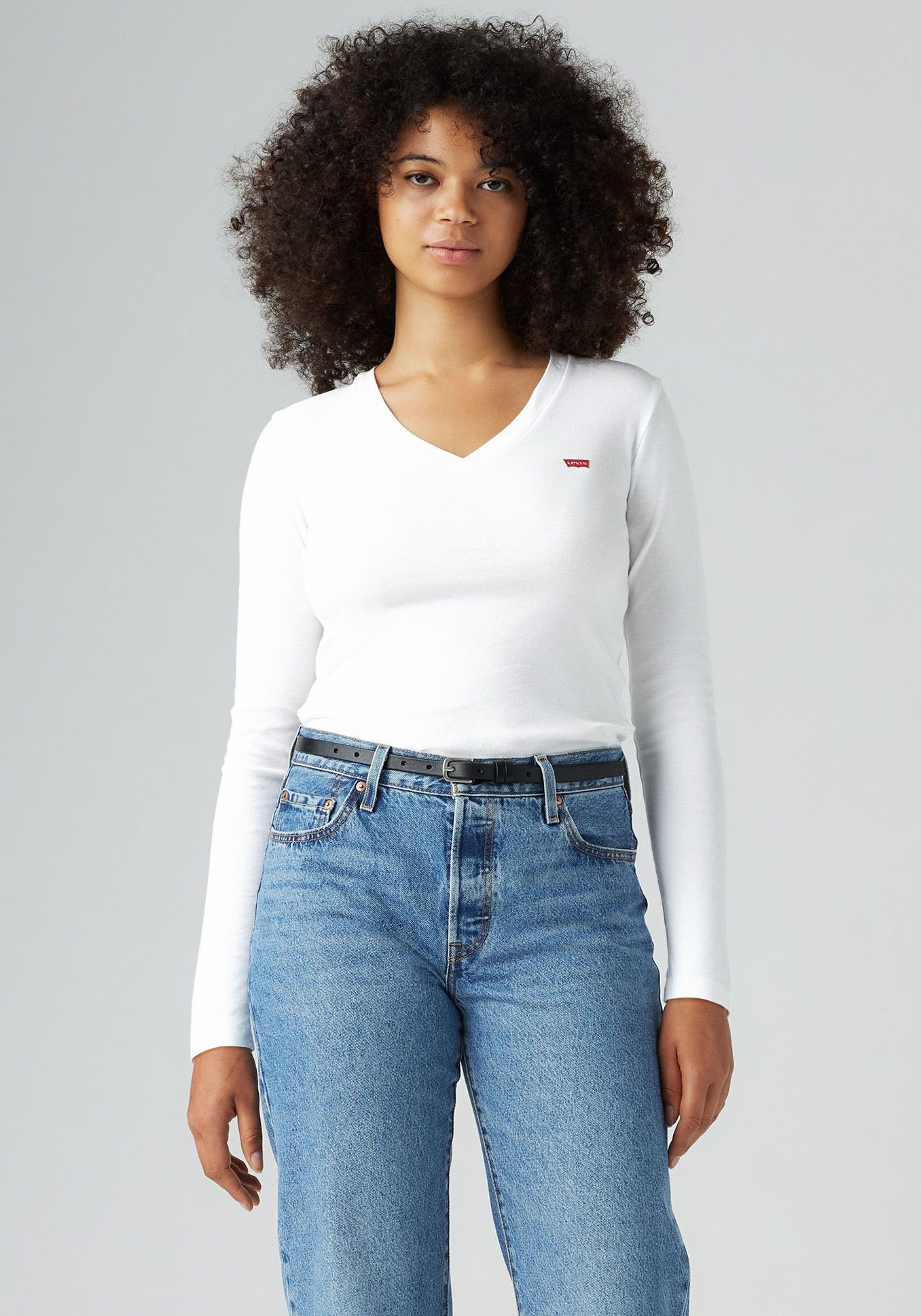 Levi's® Langarmshirt »ESSENTIAL HM LS VNECK«, mit Logo Stickerei von Levi's®