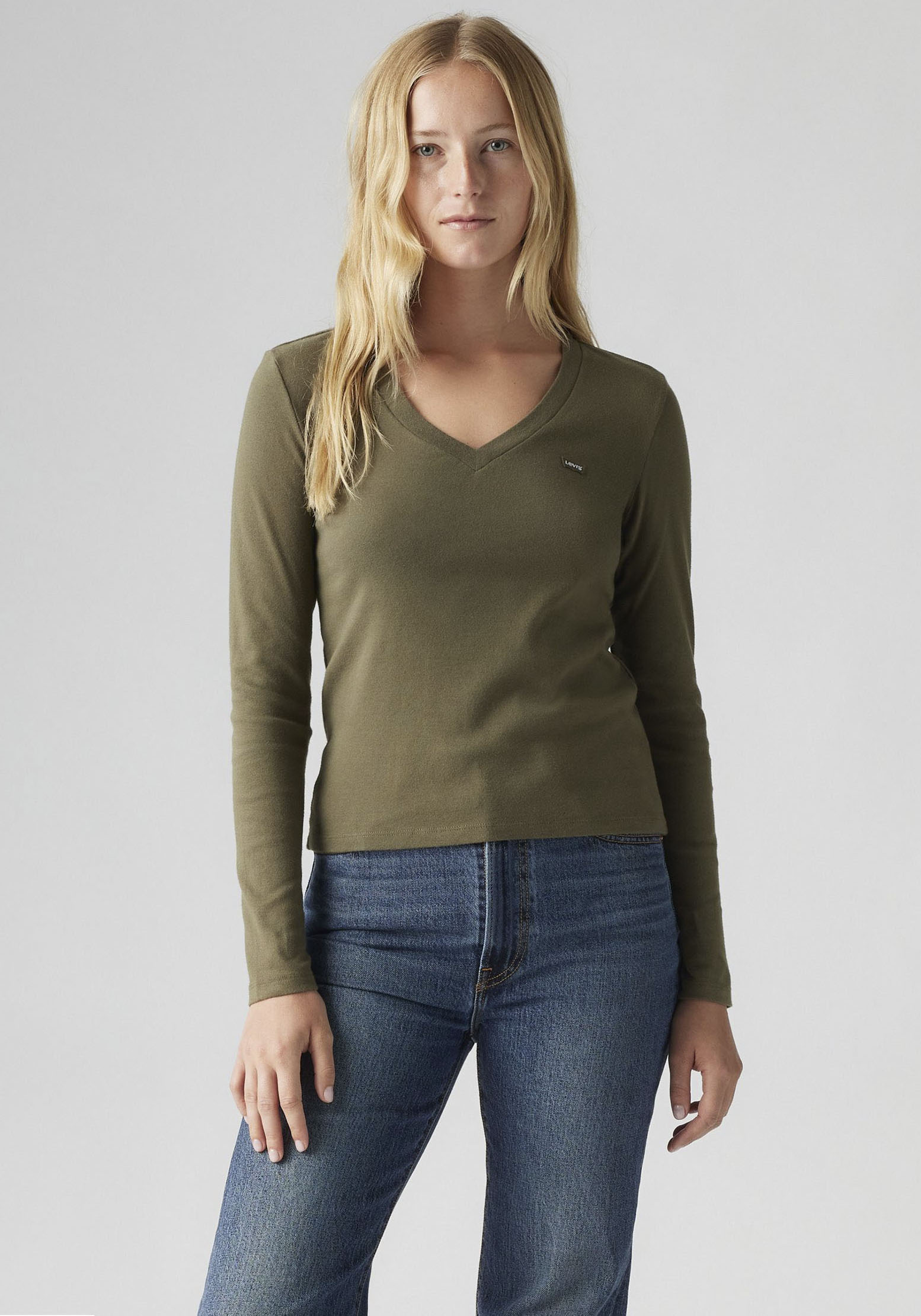 Levi's® Langarmshirt »ESSENTIAL HM LS VNECK«, mit Logo Stickerei von Levi's®