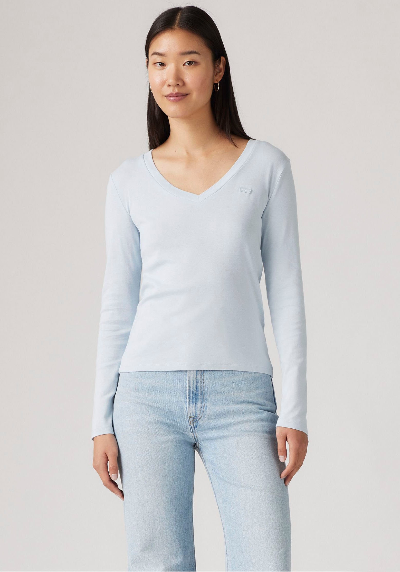 Levi's® Langarmshirt »ESSENTIAL HM LS VNECK«, mit Logo Stickerei von Levi's®