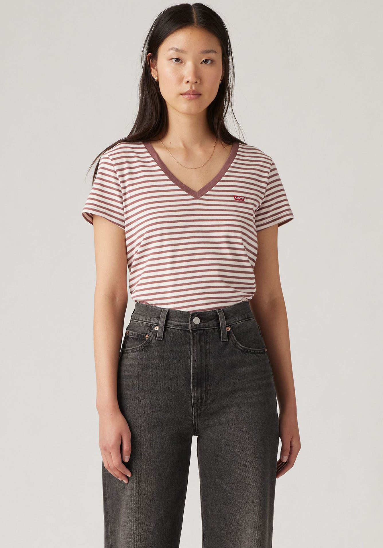 Levi's® V-Shirt »PERFECT VNECK«, mit Mini-Batwing-Logostickerei von Levi's®