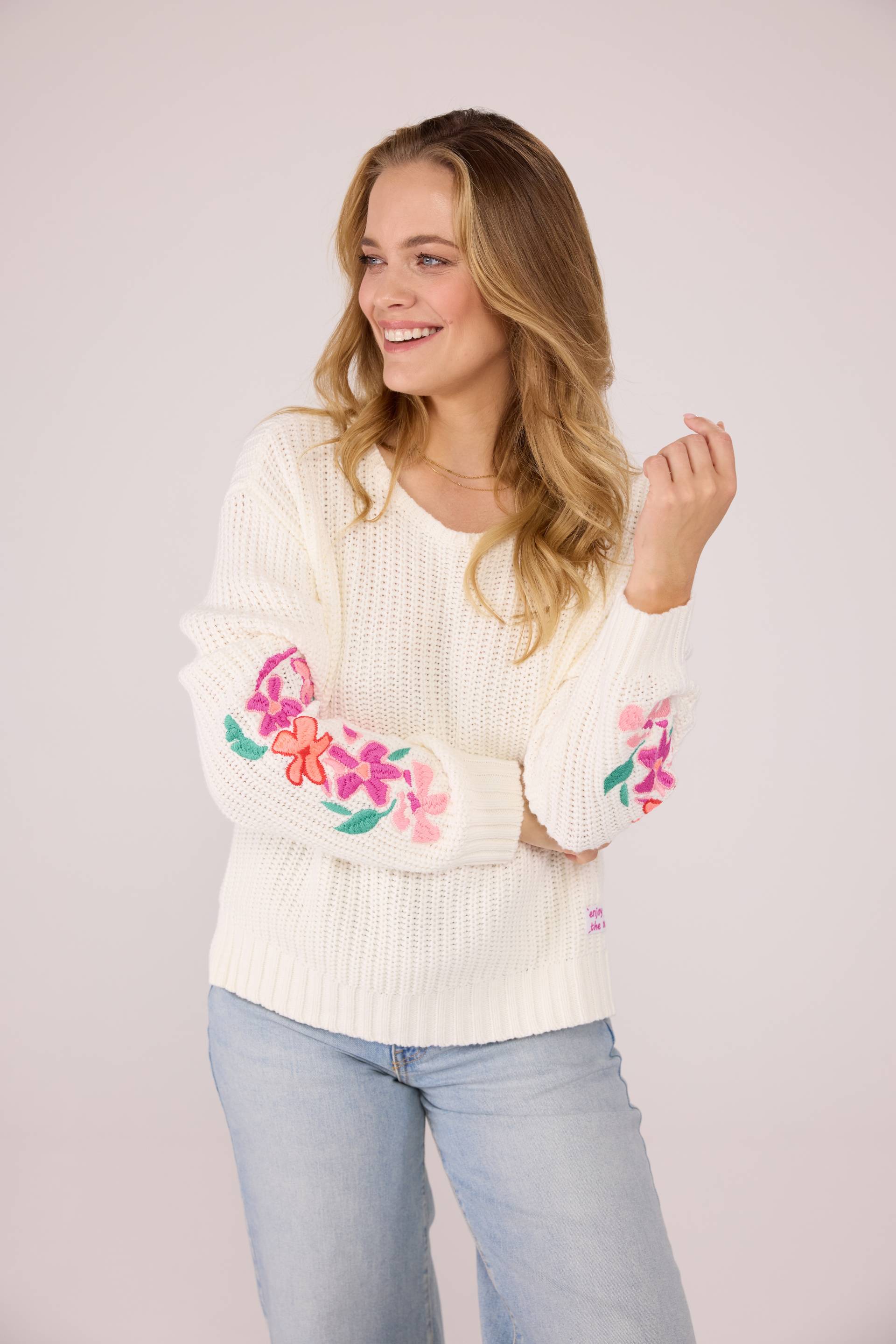 Lieblingsstück Strickpullover »AminaL«, mit Print auf den Ärmeln Lieblingsstück Strickpullover »AminaL«, mit Print auf den Ärmeln von Lieblingsstück