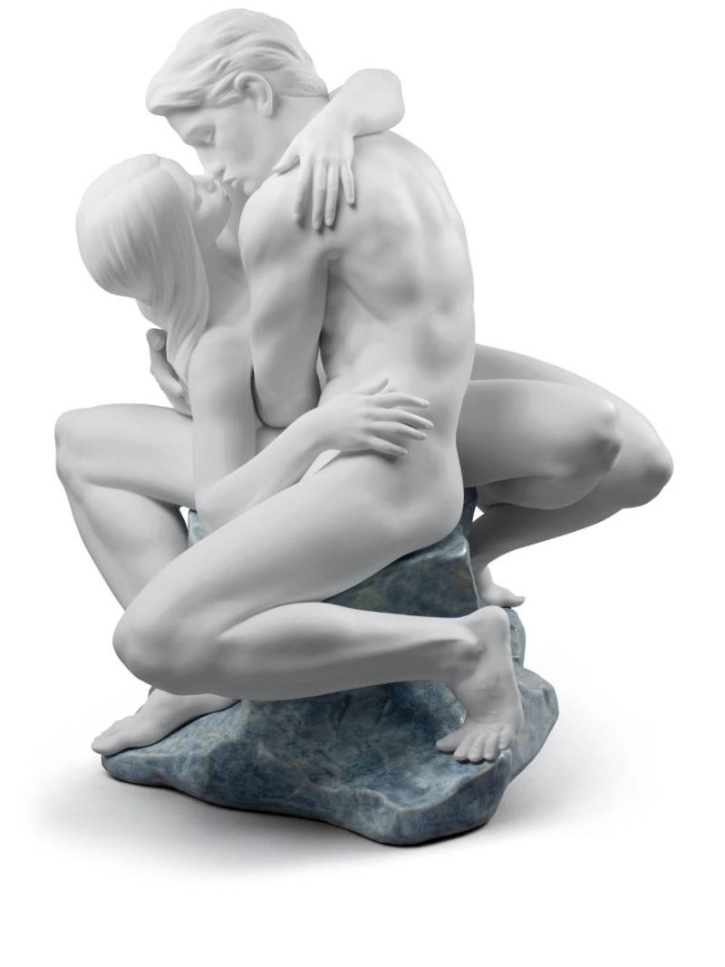 Lladró Passionate Kiss Couple sculpture - White von Lladró