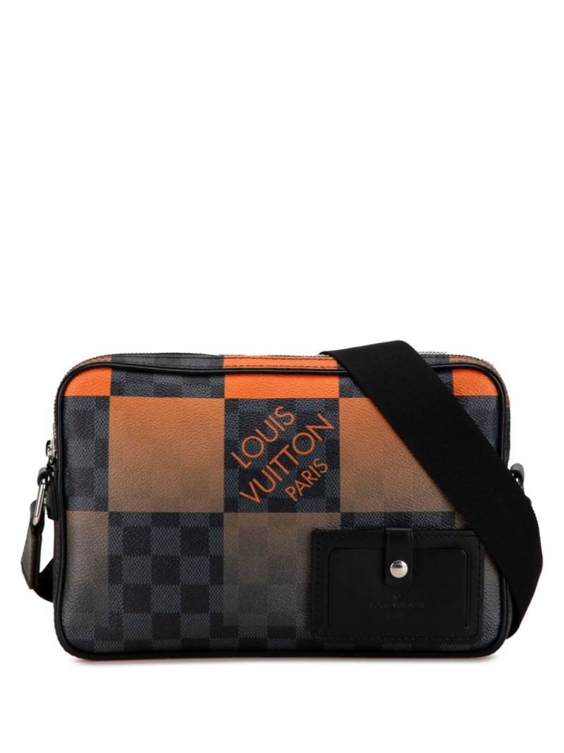 Louis Vuitton Pre-Owned 2020 Damier Graphite Giant Alpha Messenger crossbody bag - Orange von Louis Vuitton Pre-Owned